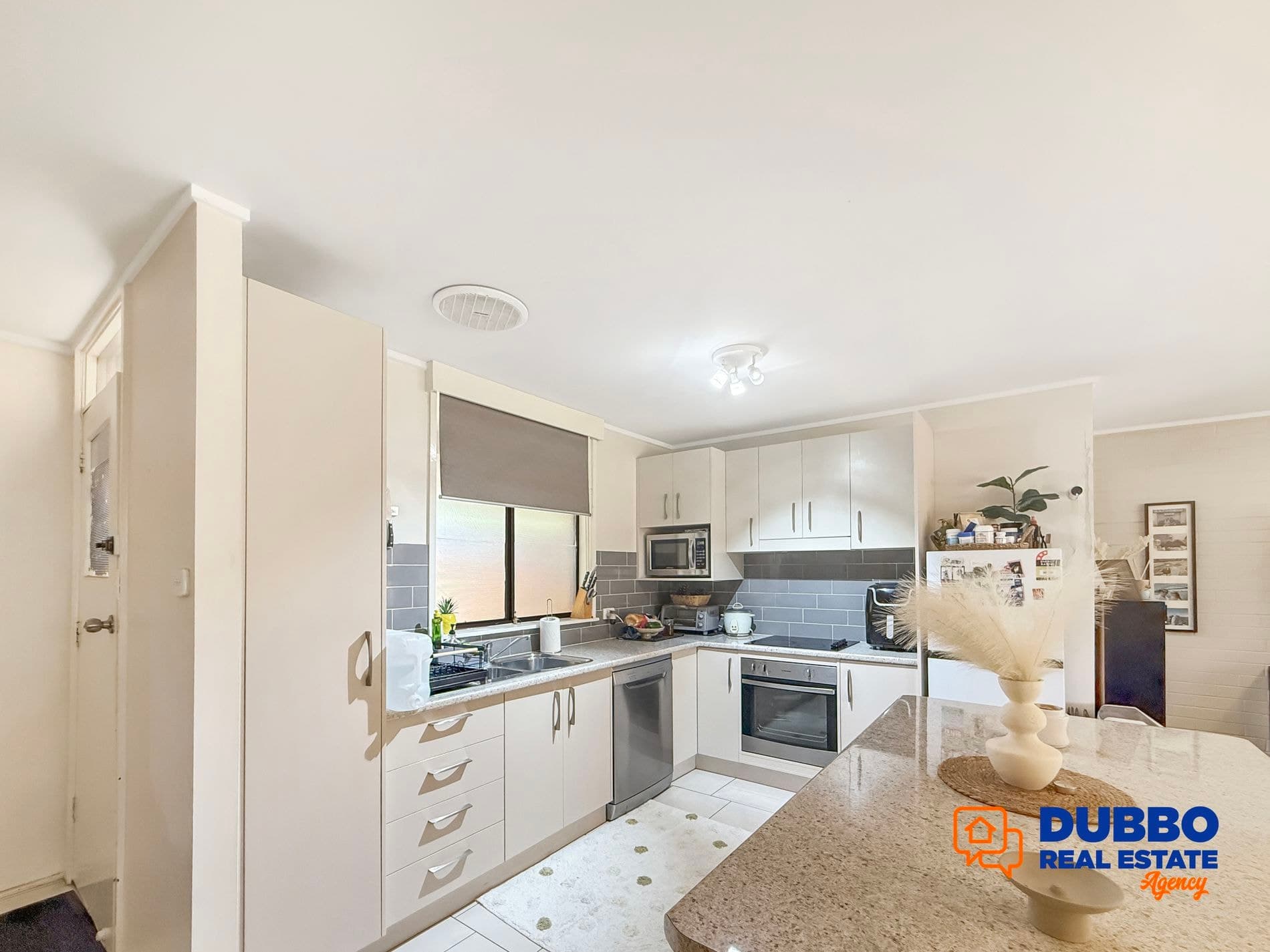 4 / 10 Sturt Circle, Dubbo, Dubbo - Thumbnail 2