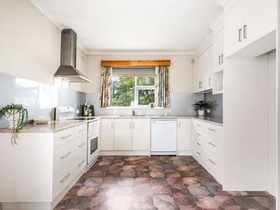 12 Hillcrest Avenue, Mount Gambier, Mount Gambier - Thumbnail 5