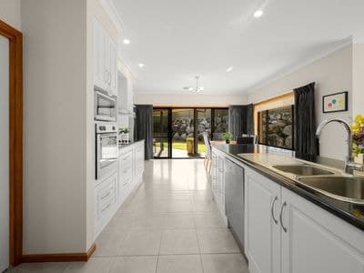 12 Silverbrook Avenue, Mount Gambier, Mount Gambier - Thumbnail 5
