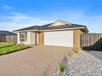 30 Lewis Crescent, Finley, Finley - Image 1
