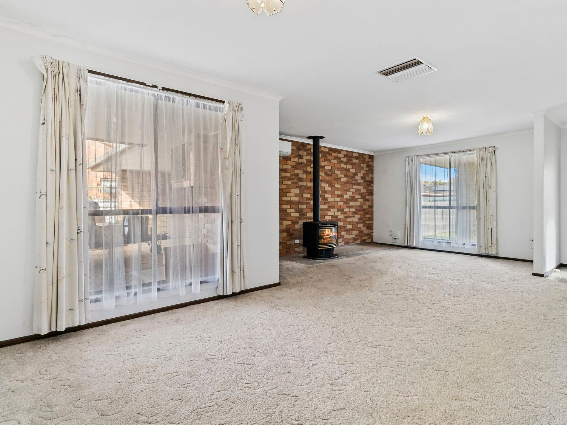 18 Burke Street, Finley, Finley - Thumbnail 2