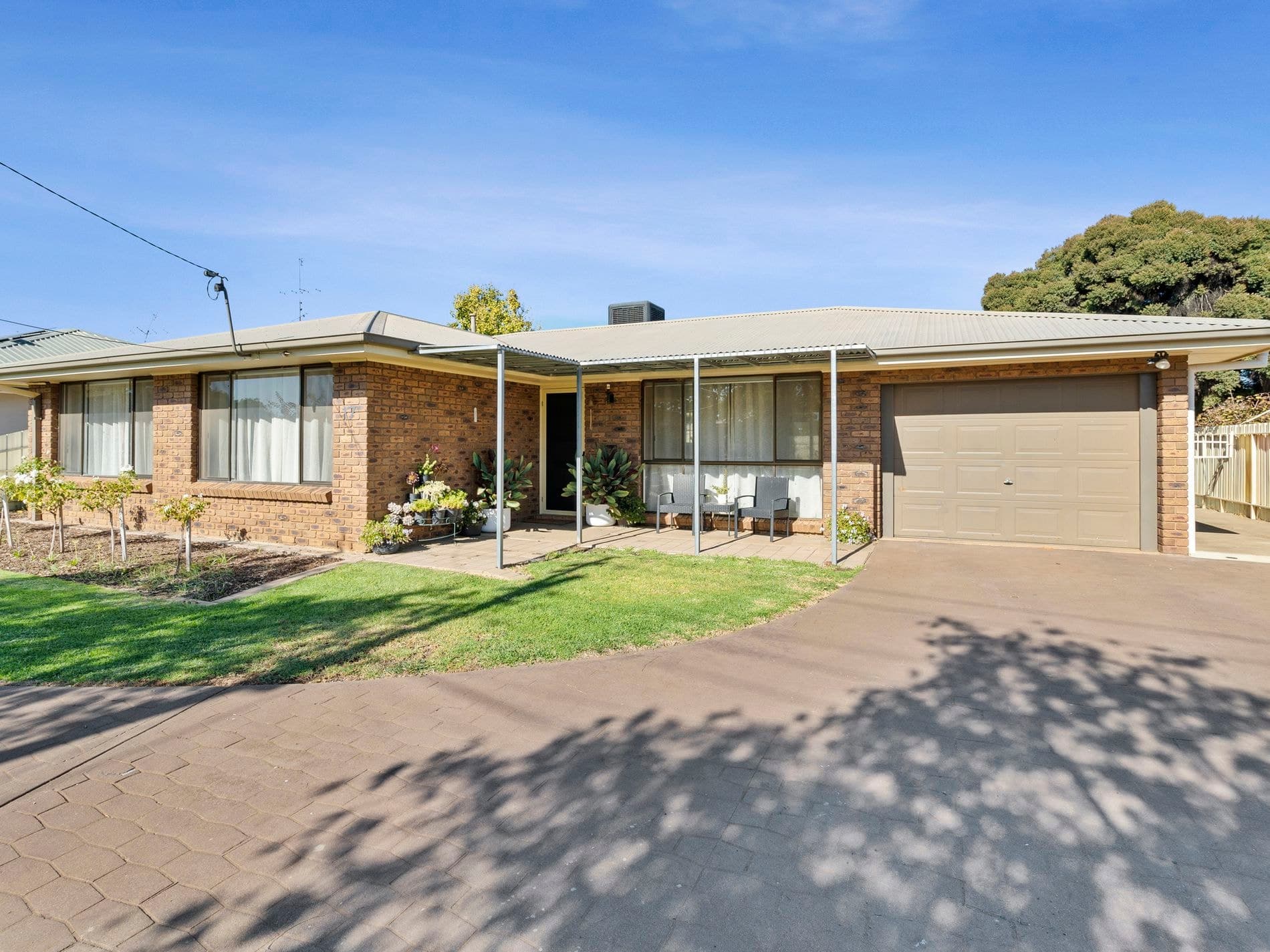 17 William Street, Finley, Finley - Image 1
