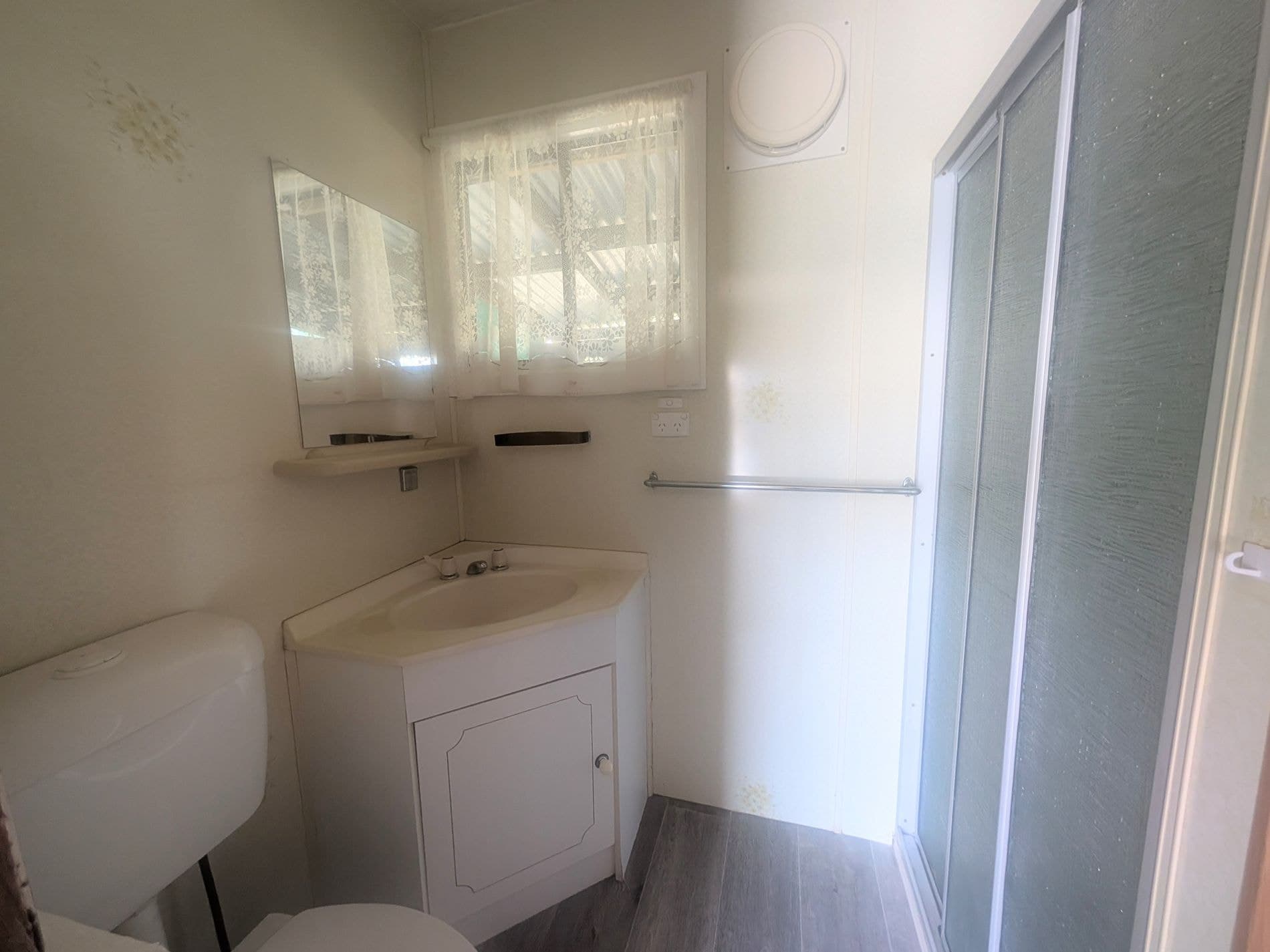Cabin 1A / 65 Murray Street, Tocumwal, Tocumwal - Thumbnail 5