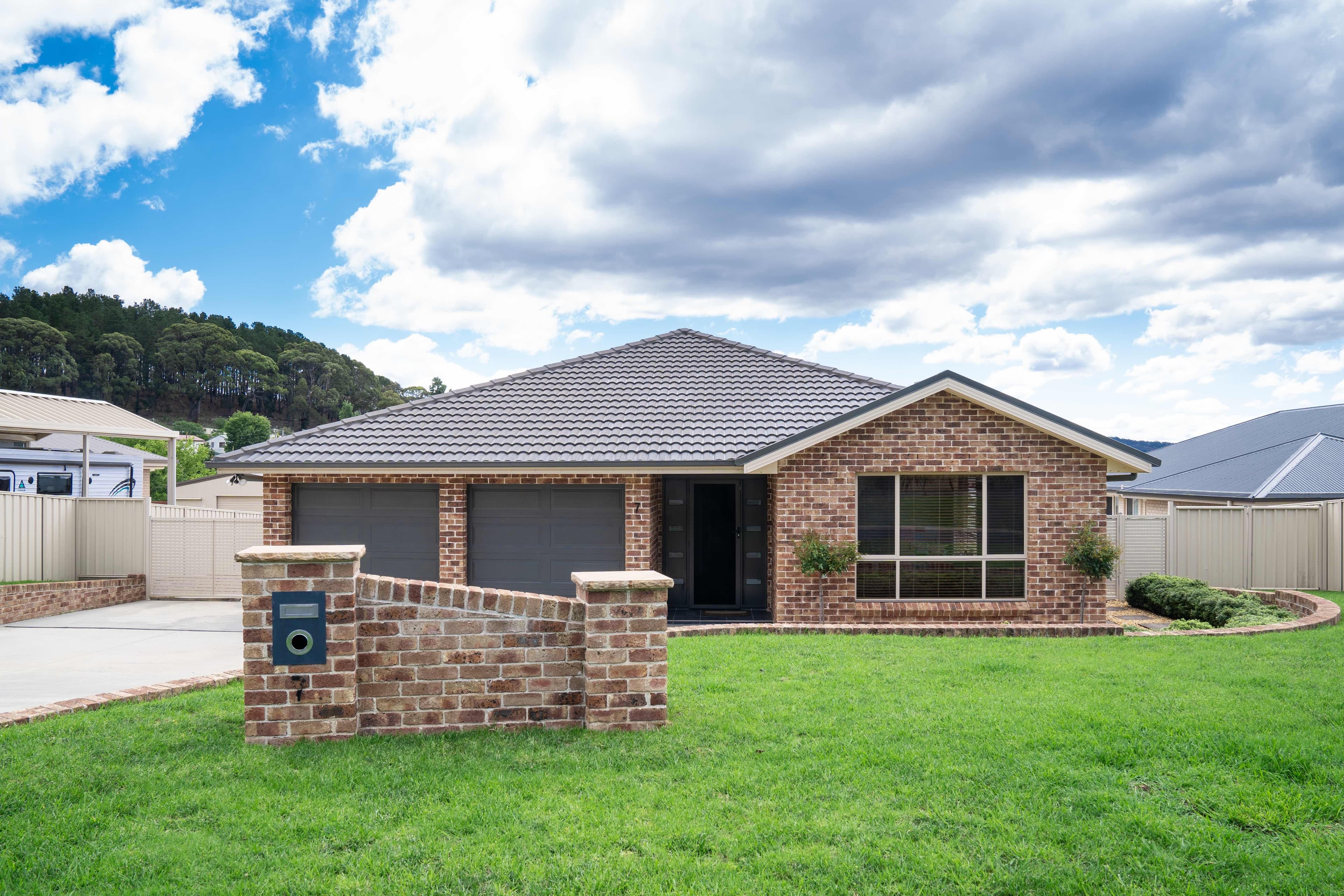 7 Munjowee Circle, South Littleton, South Littleton - Image 1