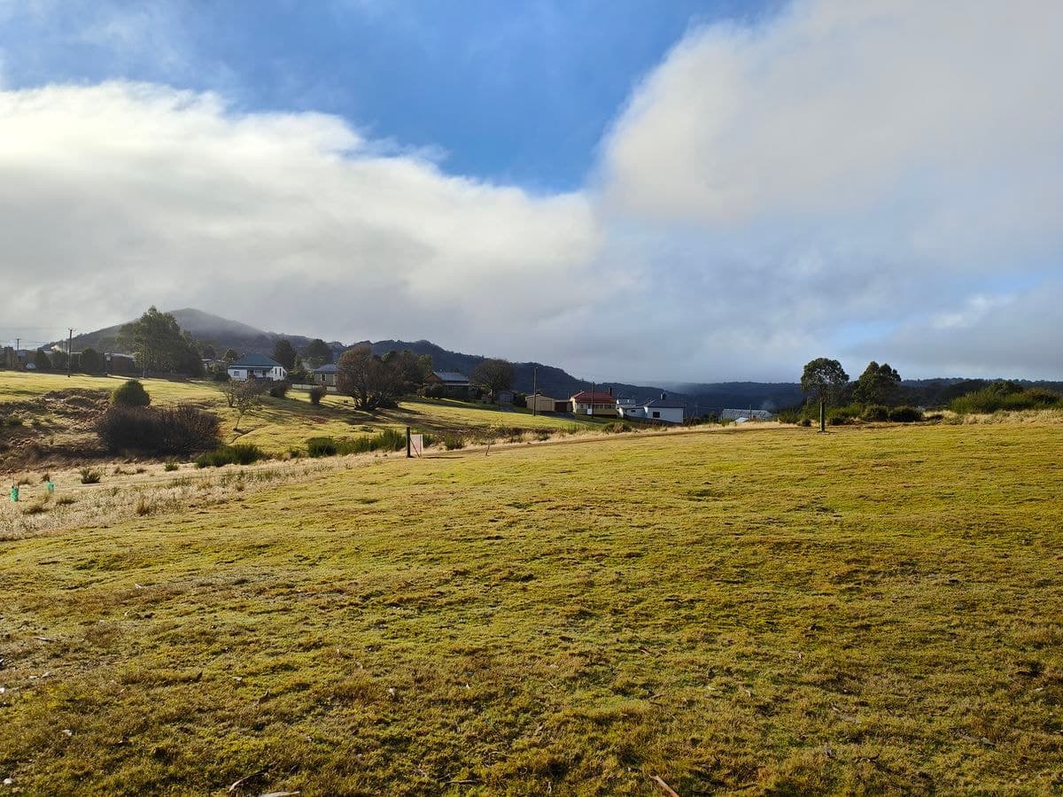 15 Duncanson, Waratah, Waratah - Thumbnail 3