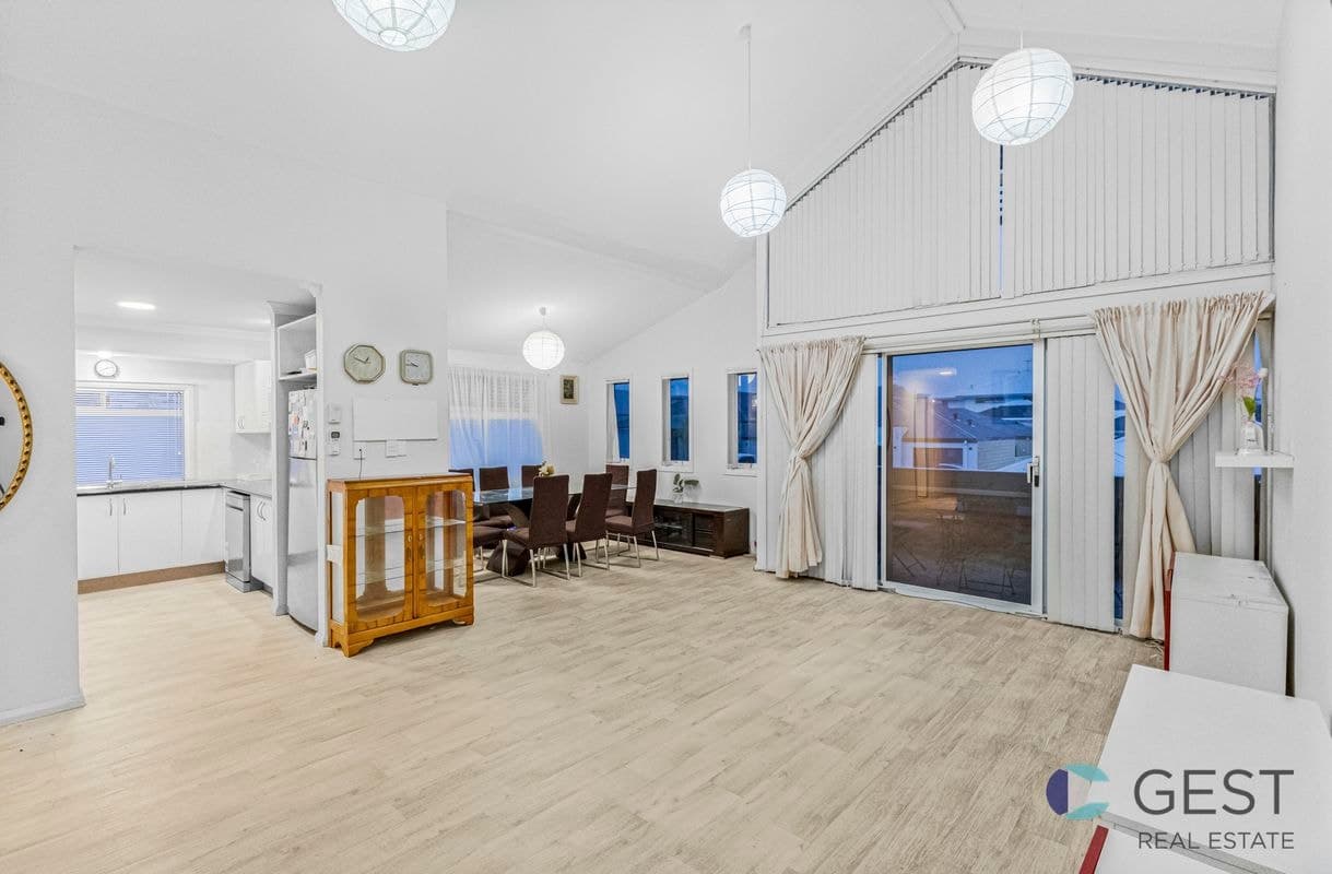 1 Fairvale Bend, Madeley WA, Madeley - Thumbnail 8