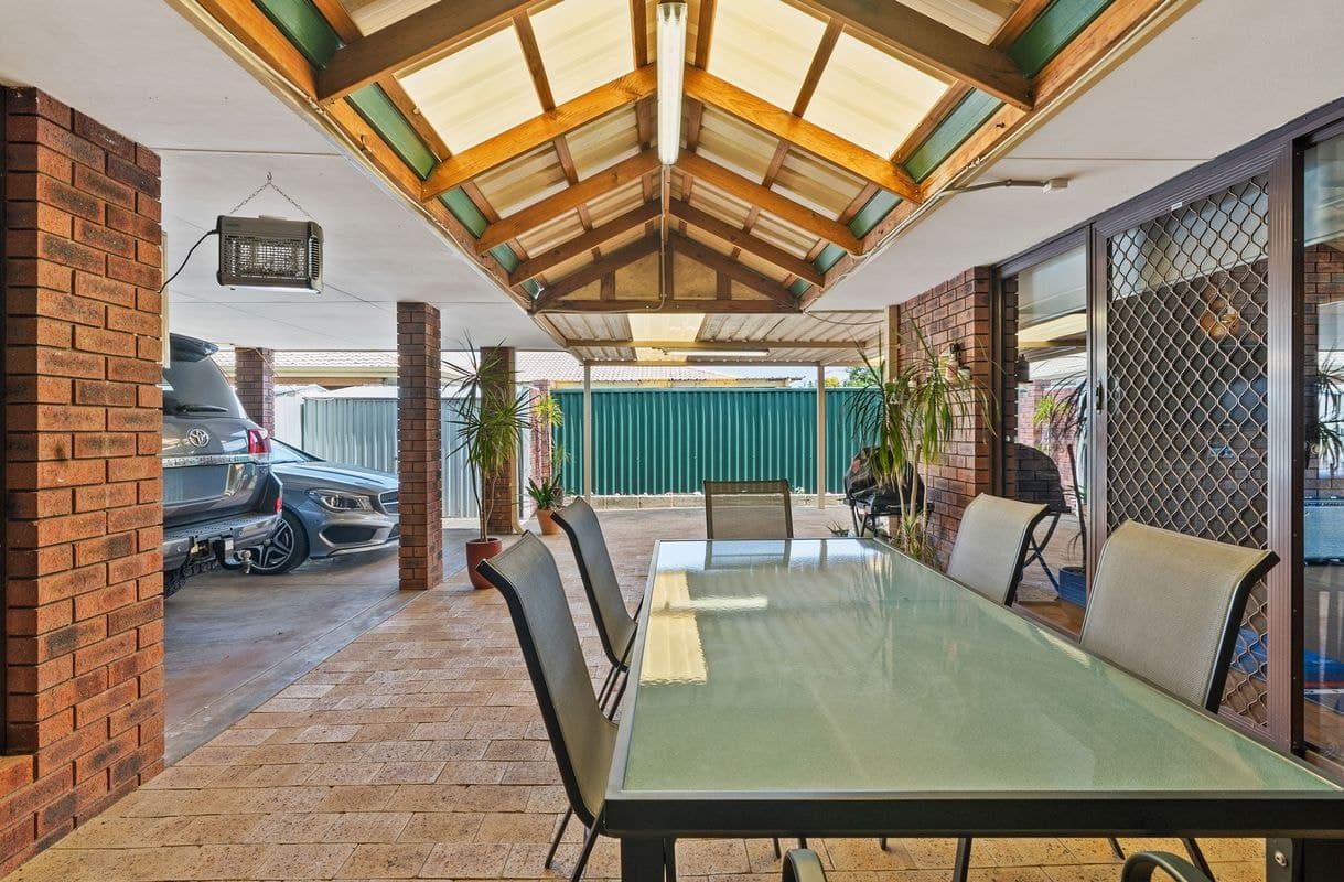 15 Florey Place, Huntingdale WA, Huntingdale - Image 1