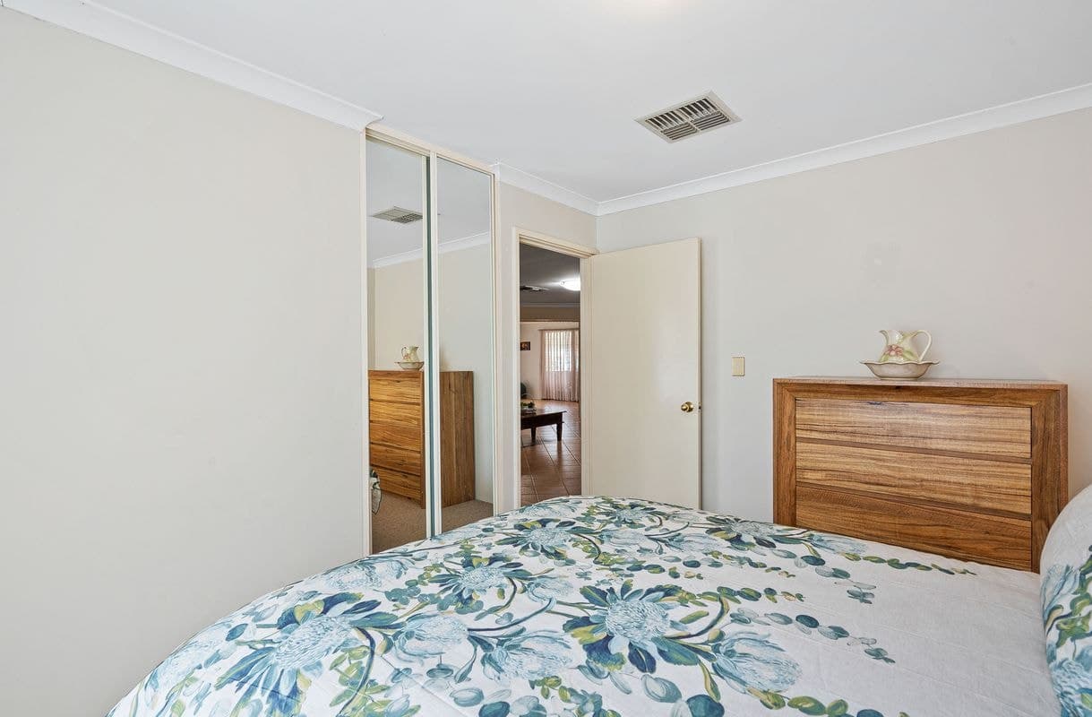 24 Nirimba Close, South Guildford WA, South Guildford - Thumbnail 2
