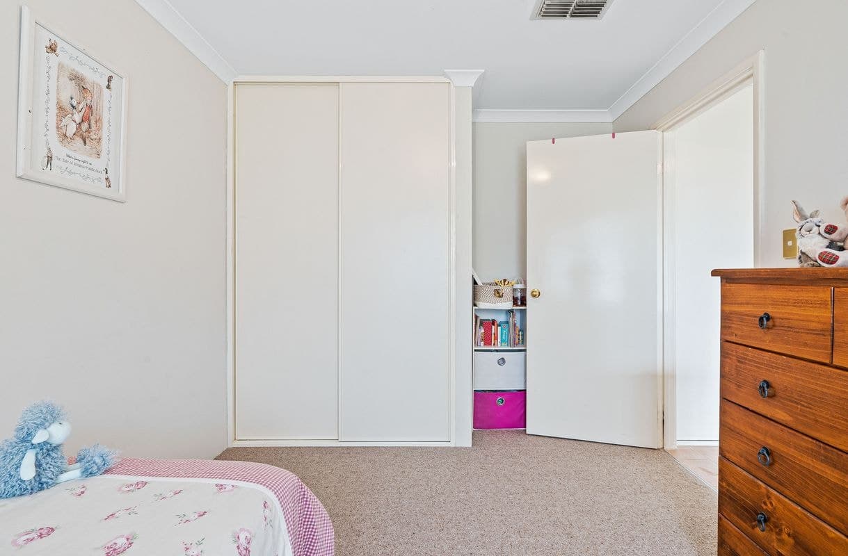 24 Nirimba Close, South Guildford WA, South Guildford - Thumbnail 4