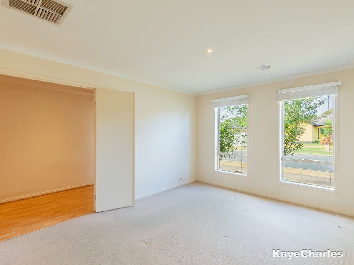 14 Latrobe Avenue, PAKENHAM VIC, Pakenham - Thumbnail 3