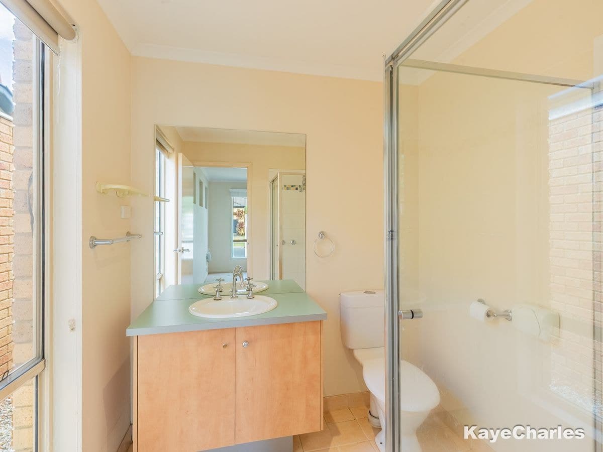 14 Latrobe Avenue, PAKENHAM VIC, Pakenham - Thumbnail 4