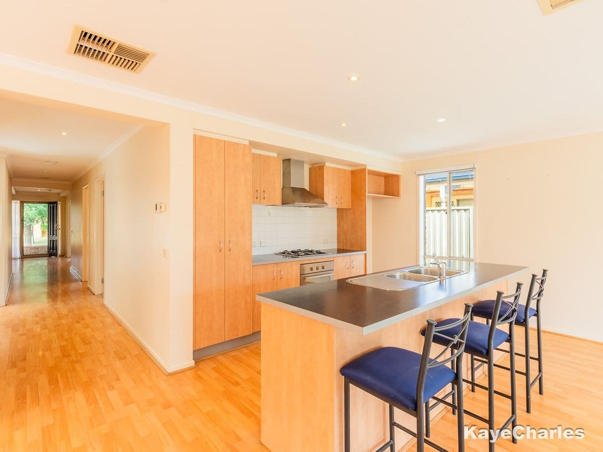 14 Latrobe Avenue, PAKENHAM VIC, Pakenham - Thumbnail 5