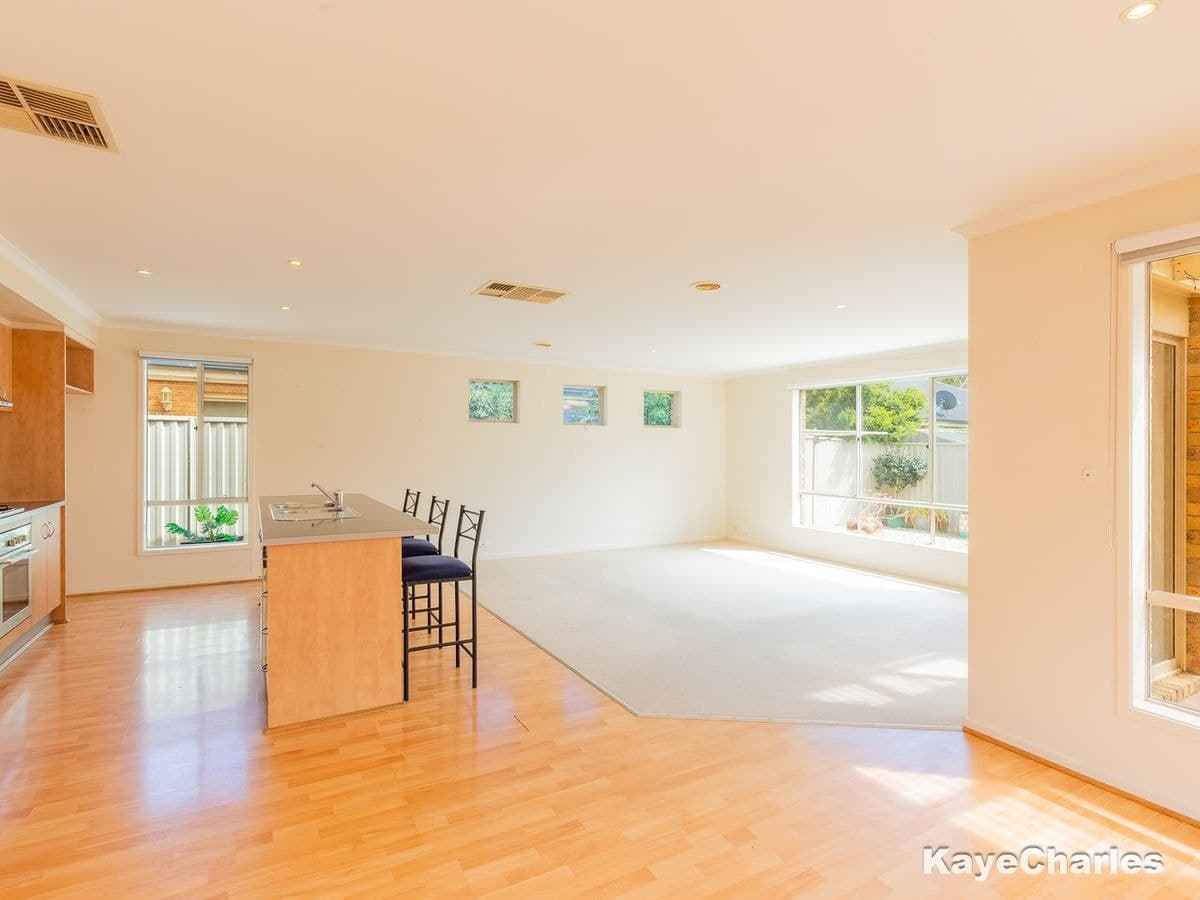 14 Latrobe Avenue, PAKENHAM VIC, Pakenham - Thumbnail 8
