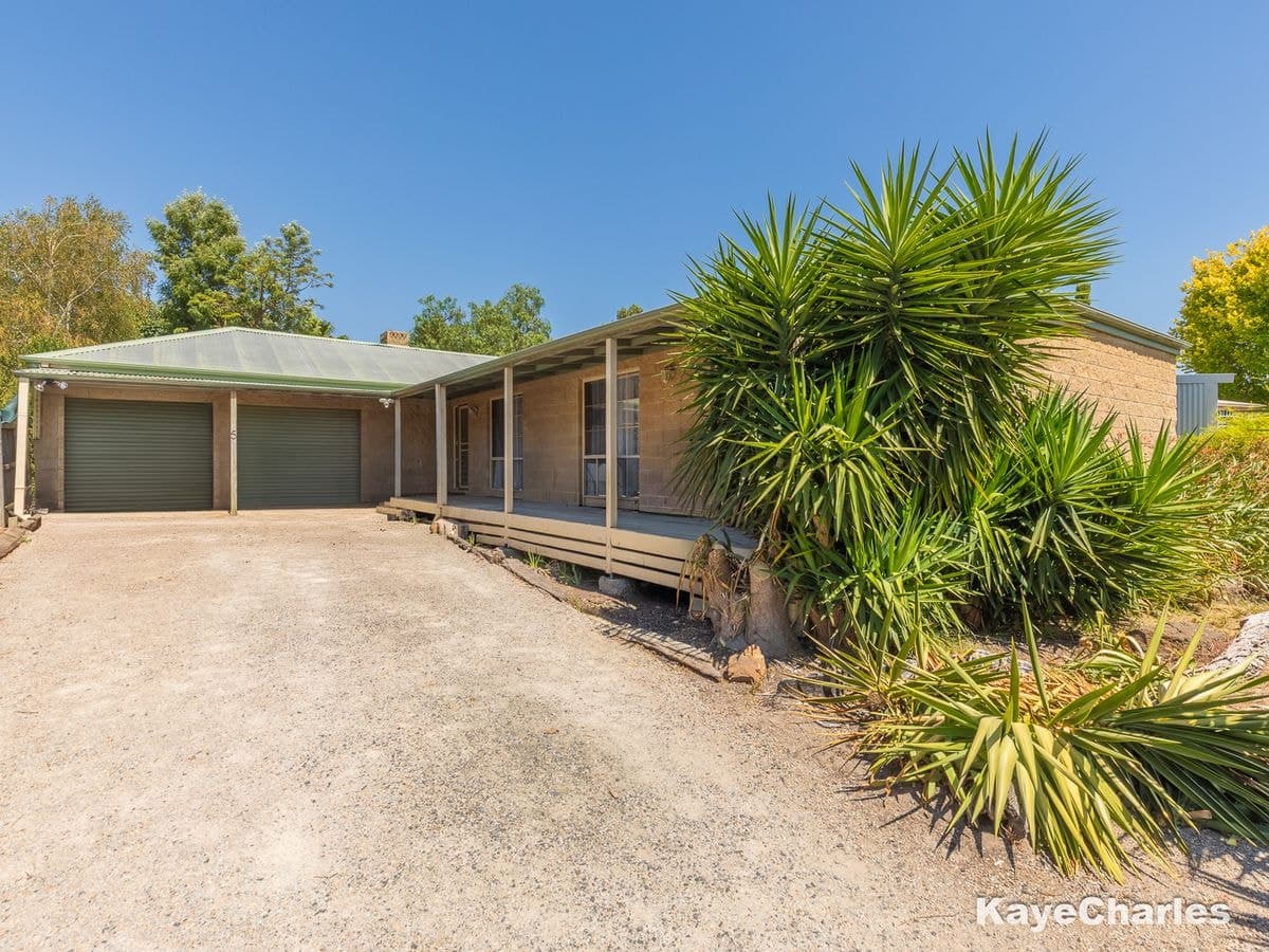 5 Amelia Close, Beaconsfield, Beaconsfield - Thumbnail 2