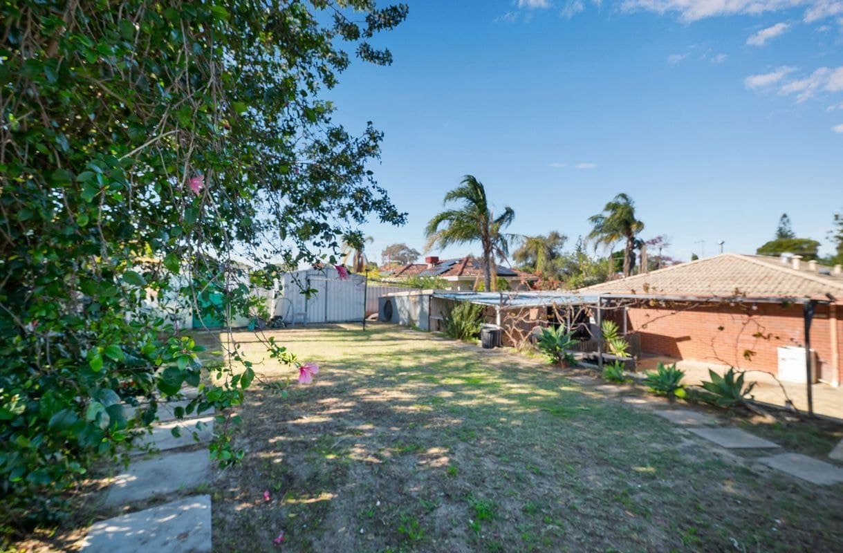 39 Amberton Avenue, Girrawheen WA, Girrawheen - Thumbnail 3