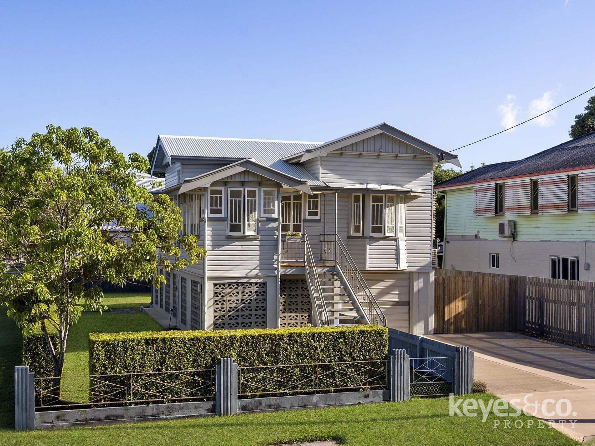 Charming Renovated Queenslander on a Corner Block!, 106 Tenth Avenue - Thumbnail 2