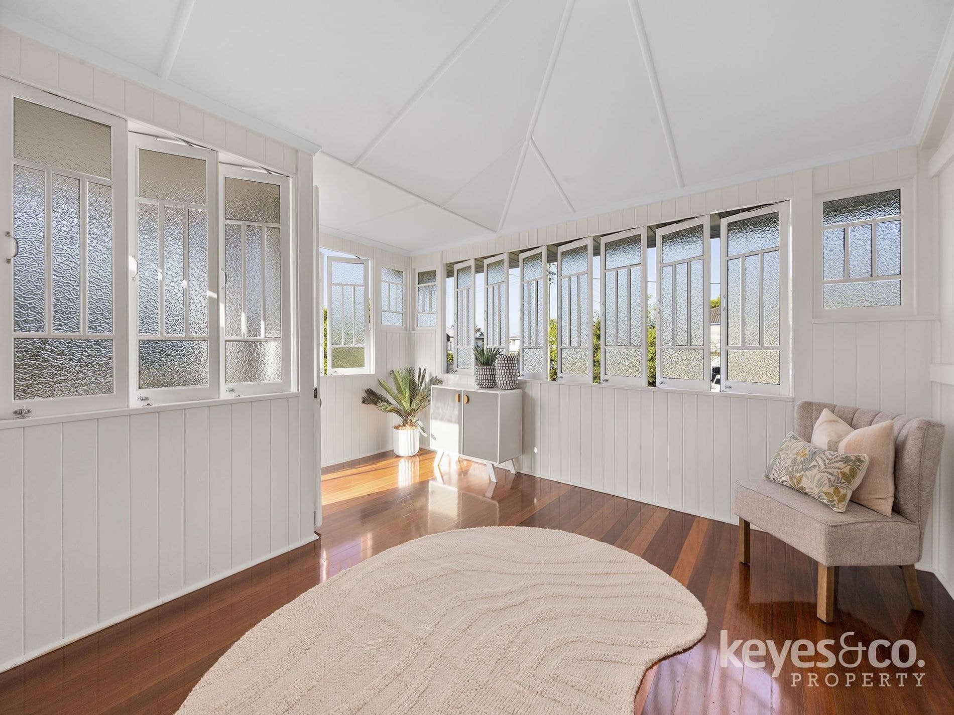 Charming Renovated Queenslander on a Corner Block!, 106 Tenth Avenue - Thumbnail 4