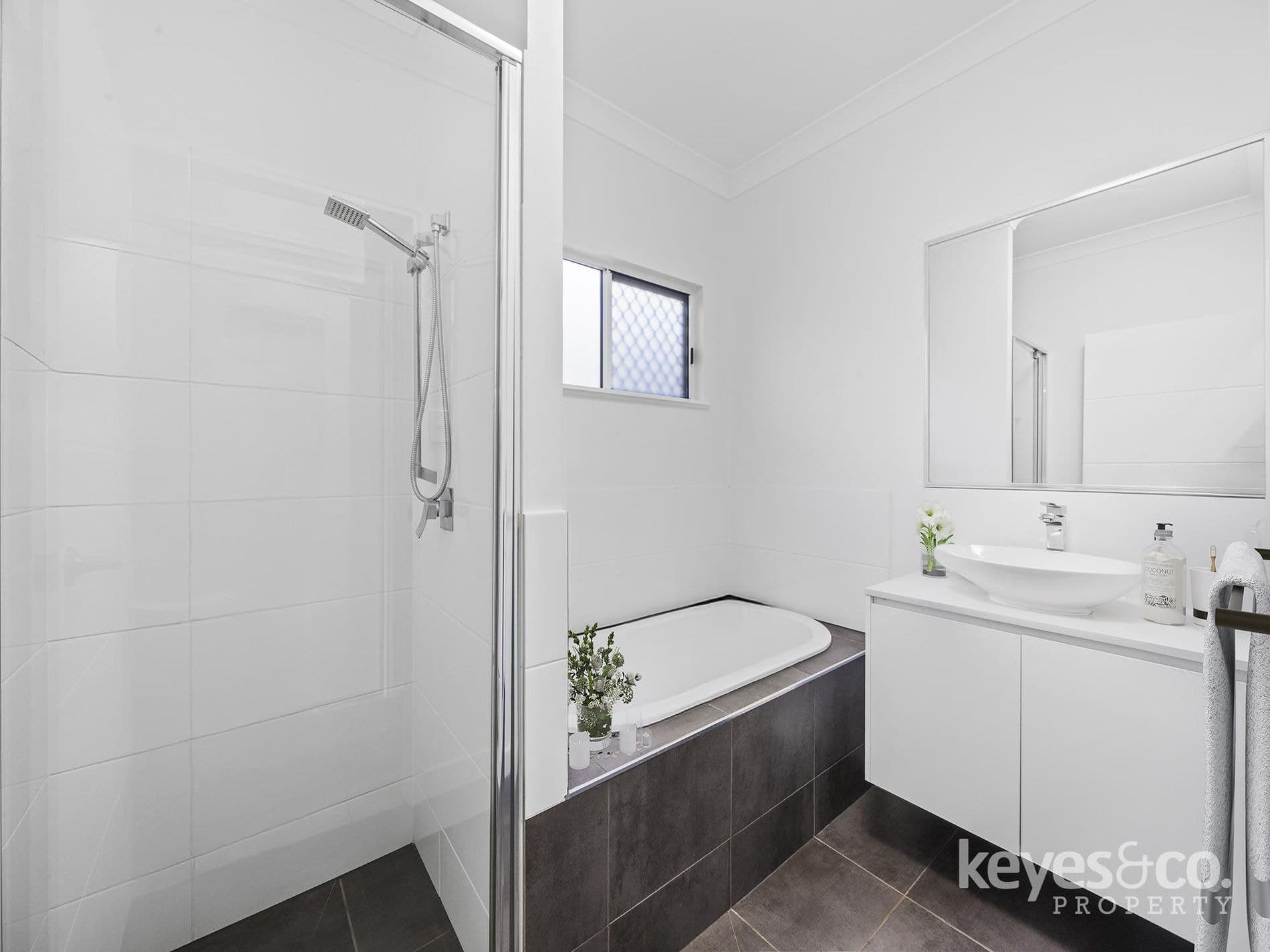 Modern Living, Exceptional convenience, 20 Colvin Street - Thumbnail 6