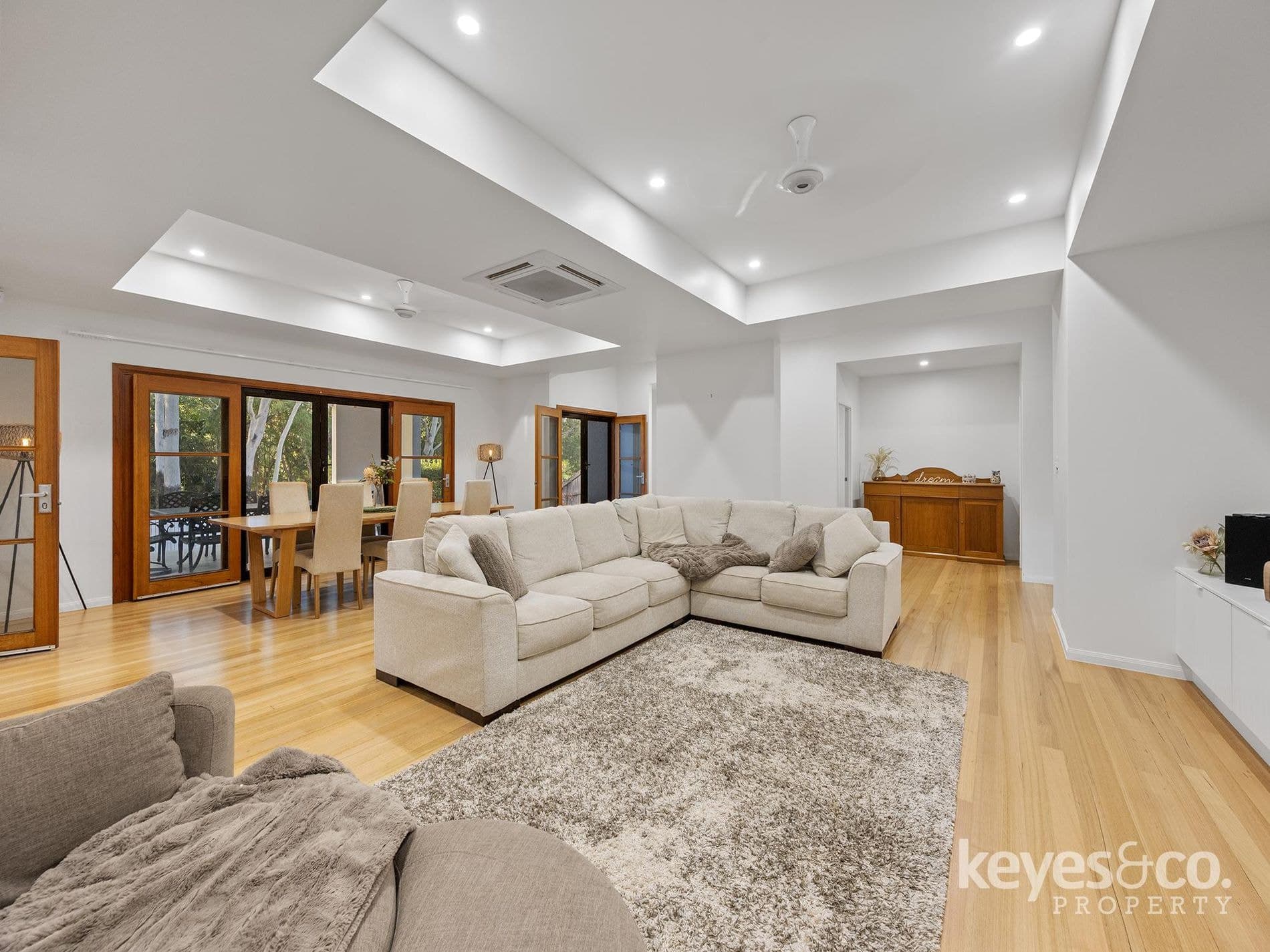 Opulent Yet Effortless - Every Detail Perfectly Executed, 7 Yale Close - Thumbnail 3