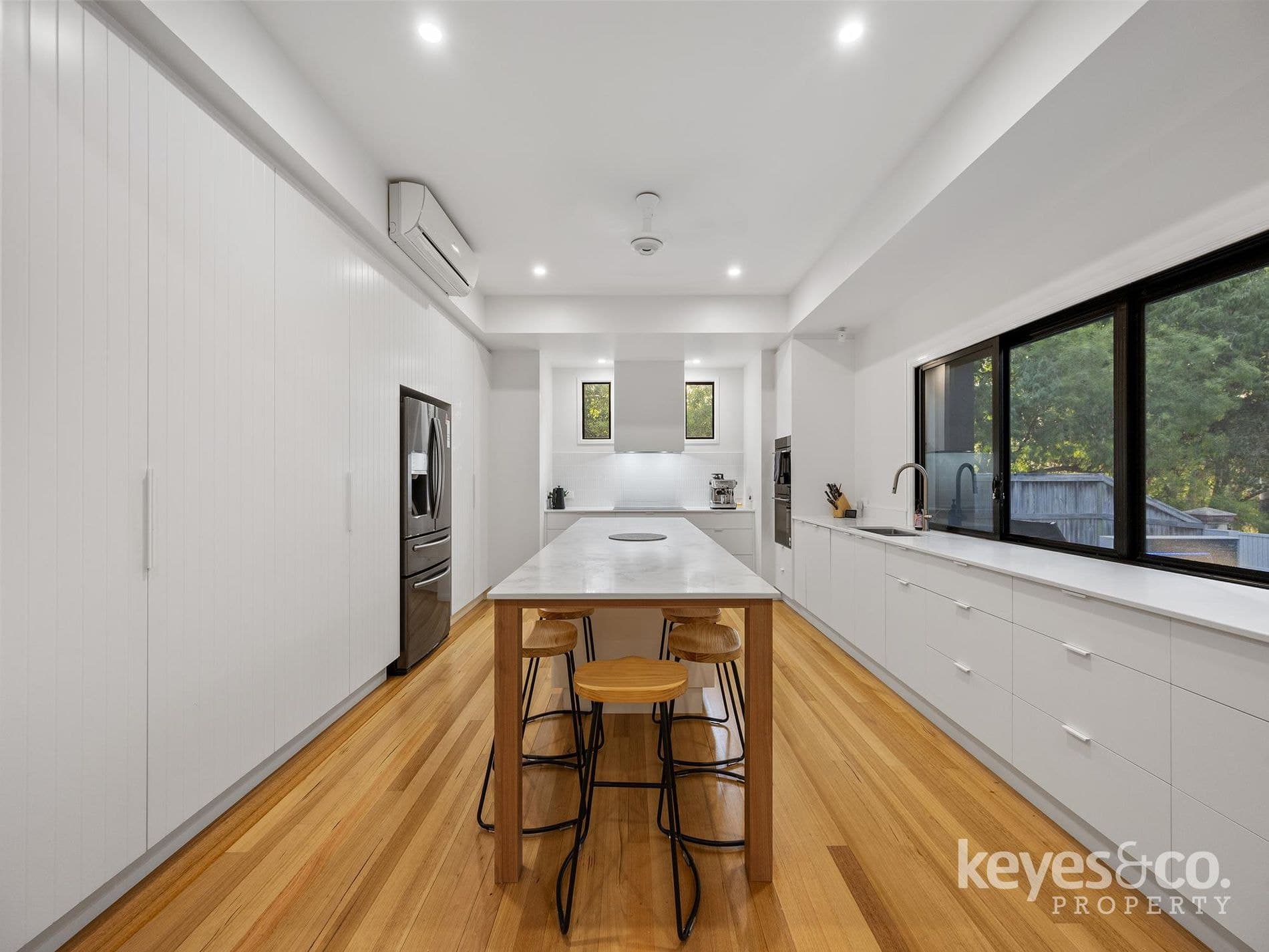 Opulent Yet Effortless - Every Detail Perfectly Executed, 7 Yale Close - Thumbnail 4