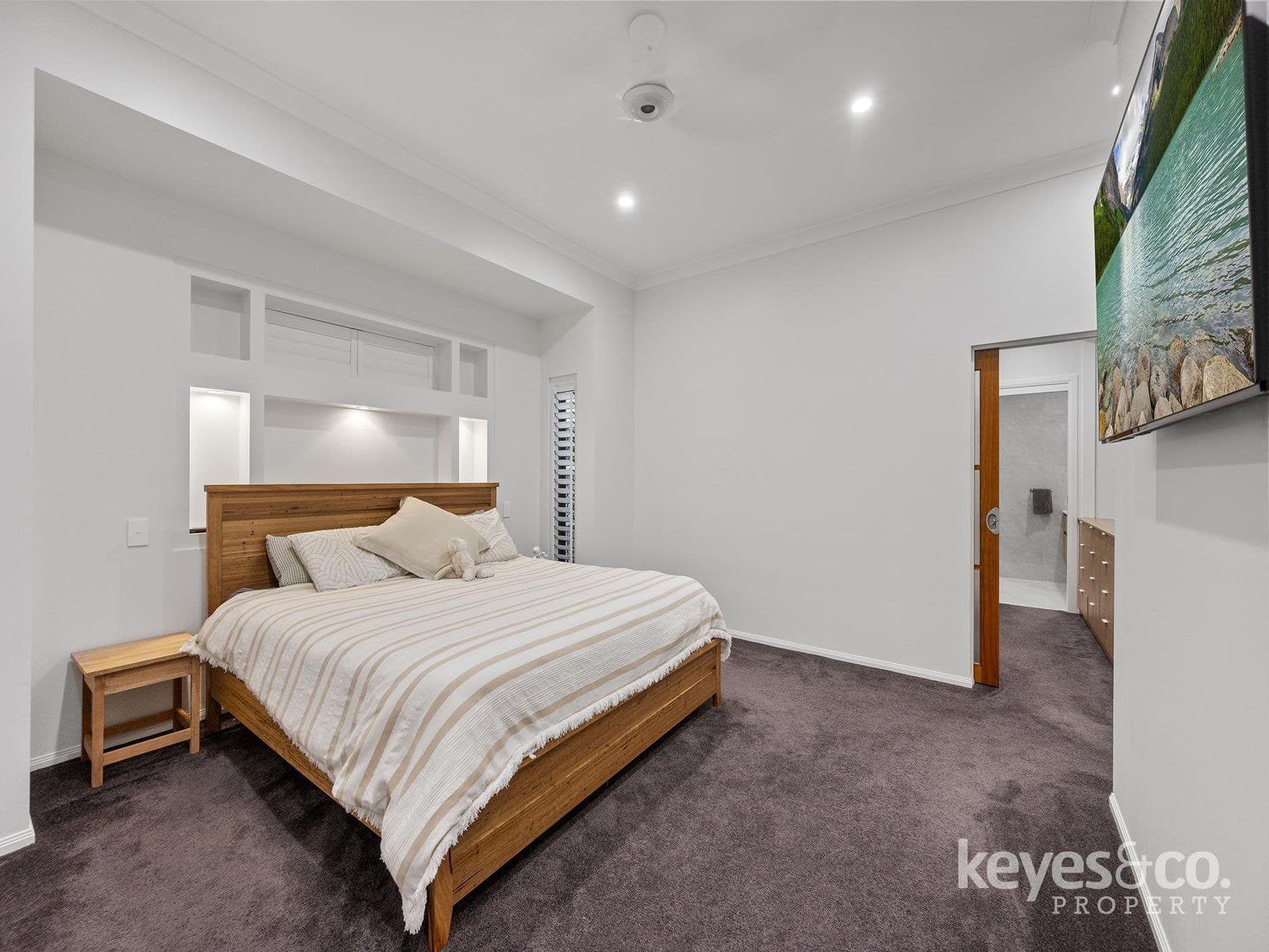 Opulent Yet Effortless - Every Detail Perfectly Executed, 7 Yale Close - Thumbnail 7