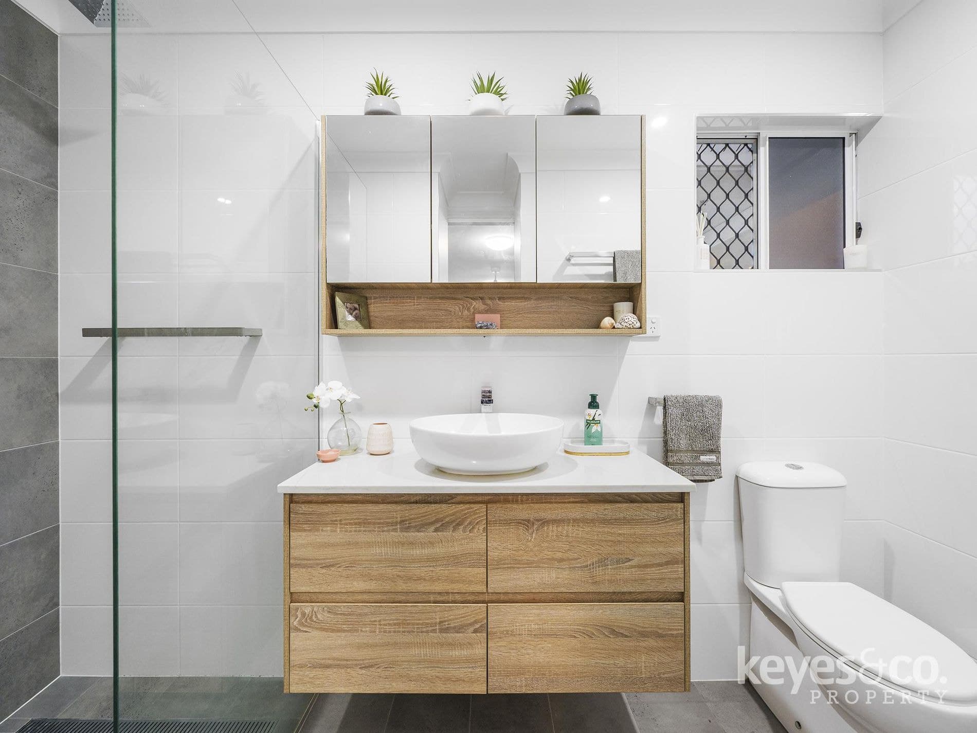 Renovated Comfort Meets Relaxed Outdoor Living, 5 La Trobe Close - Thumbnail 6