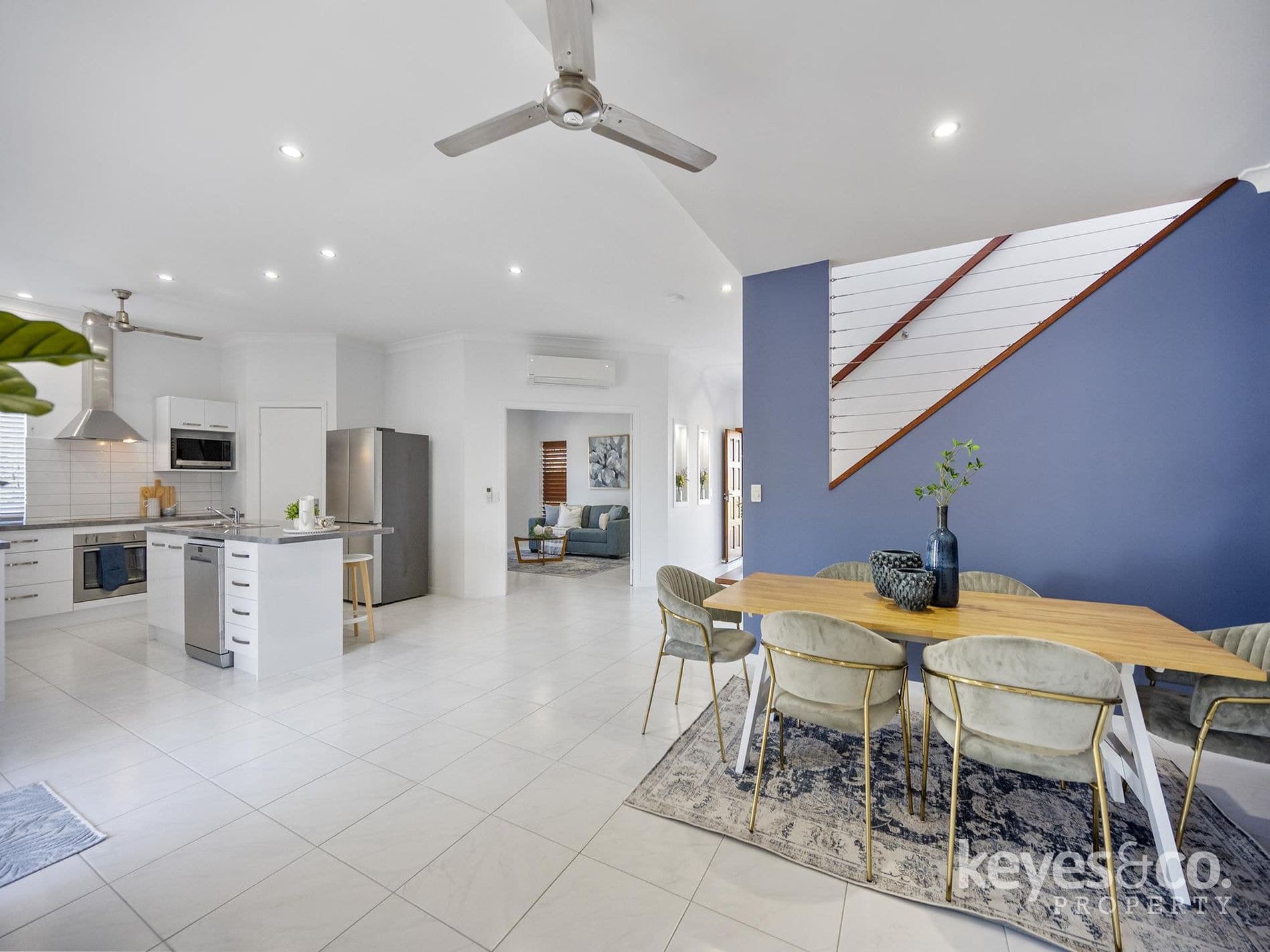 Under Contract by Tess Sellwood, 2 Robina Close - Thumbnail 2