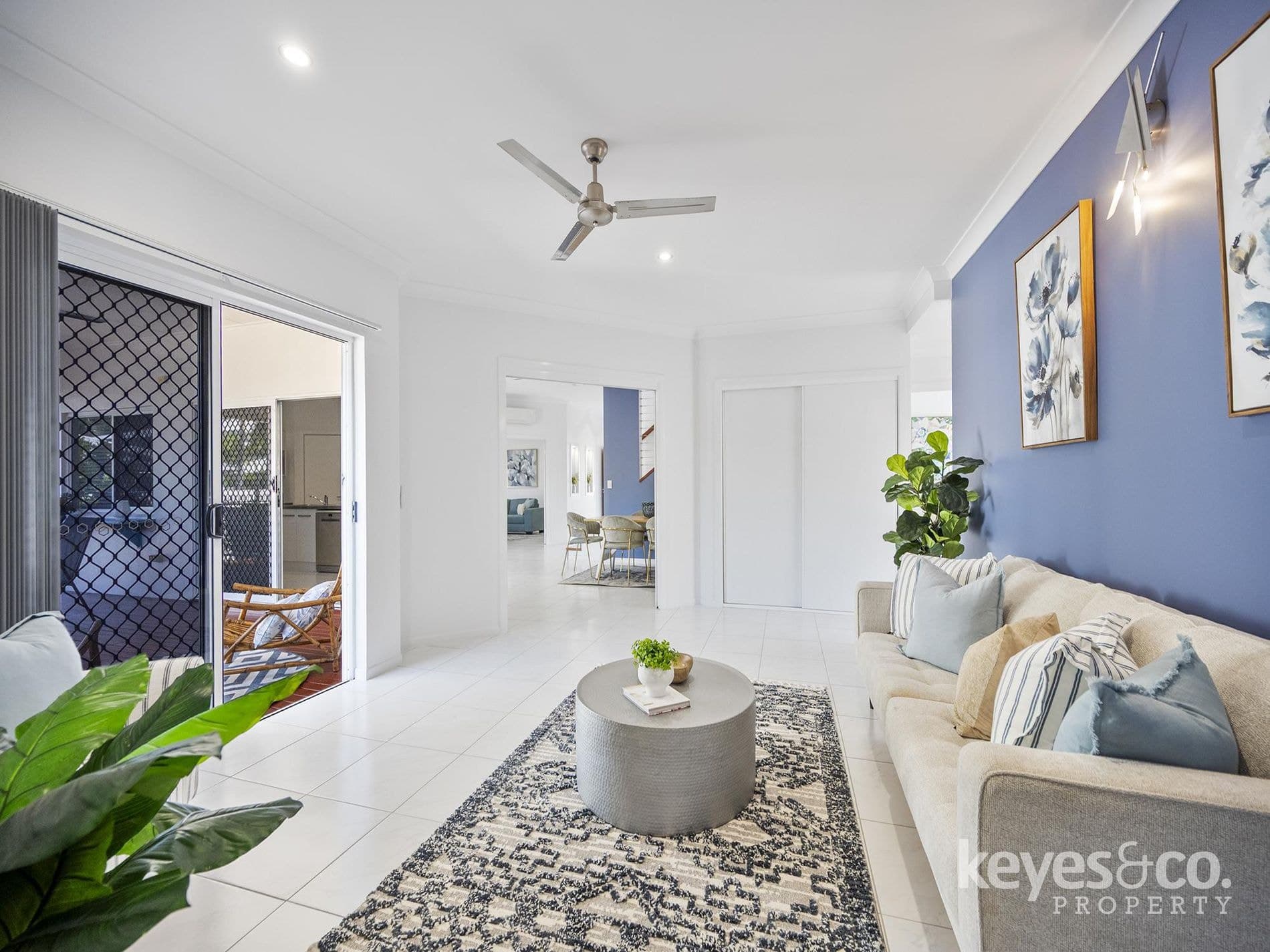 Under Contract by Tess Sellwood, 2 Robina Close - Thumbnail 3