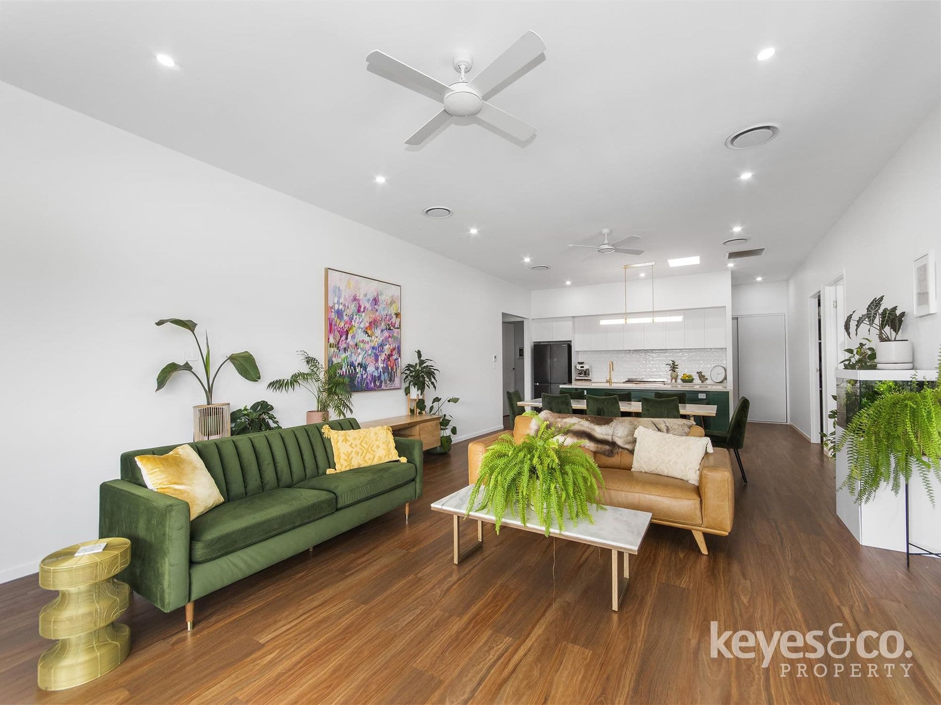 Under Contract by Tess Sellwood, 37 Sixth Avenue - Thumbnail 3