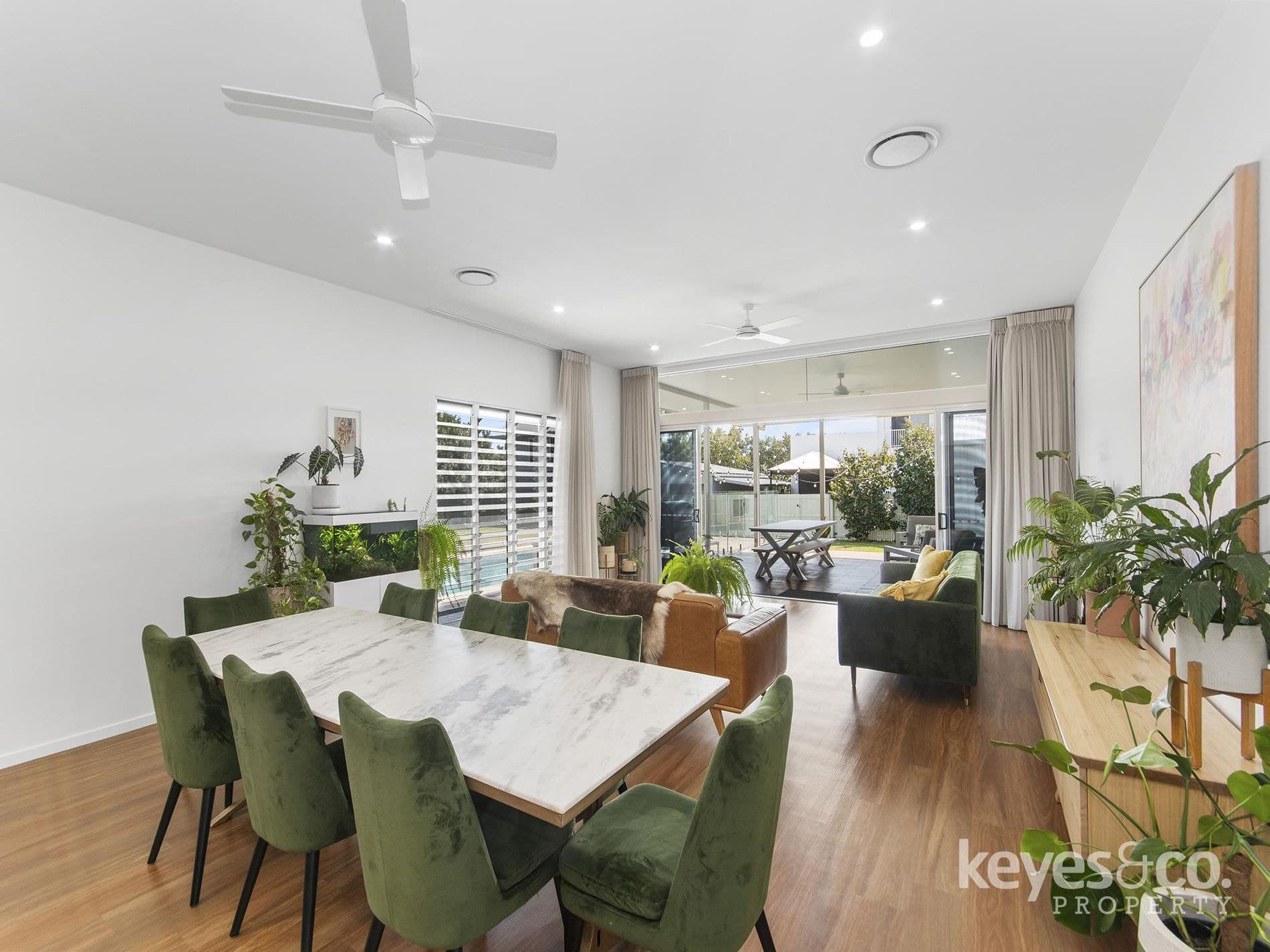 Under Contract by Tess Sellwood, 37 Sixth Avenue - Thumbnail 4