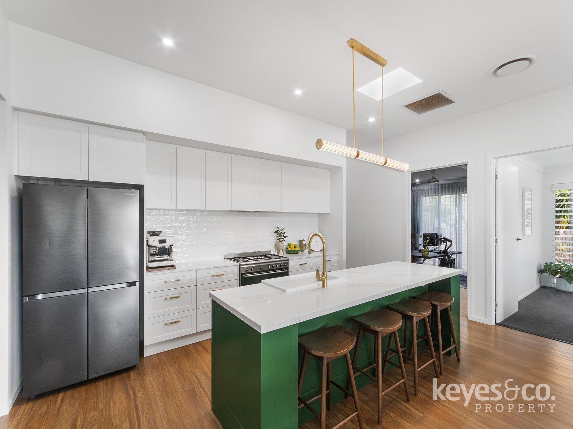 Under Contract by Tess Sellwood, 37 Sixth Avenue - Thumbnail 5