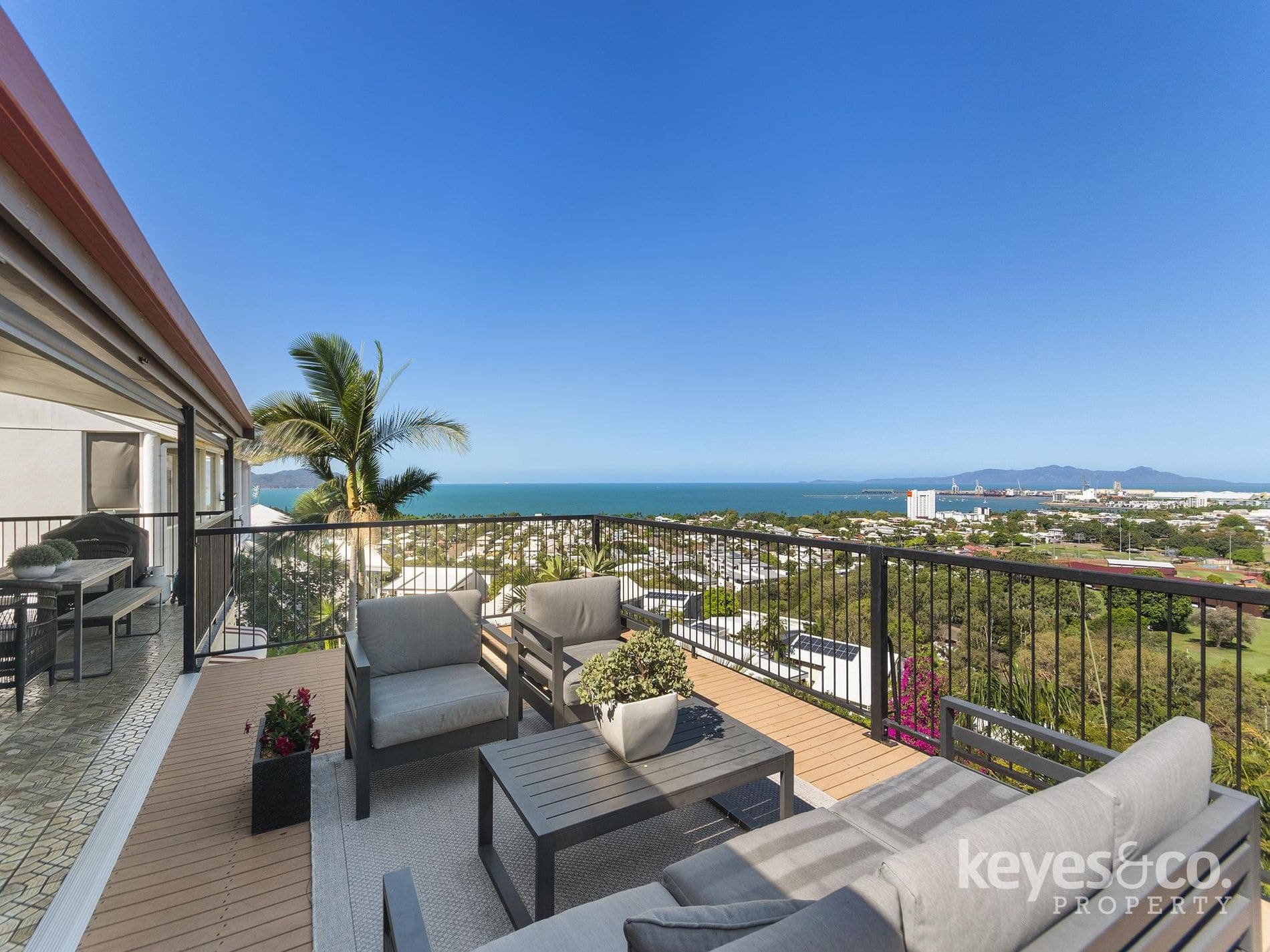 Two Homes in One - Luxury Dual Living on Castle Hill, 10 Balmoral Drive - Image 1