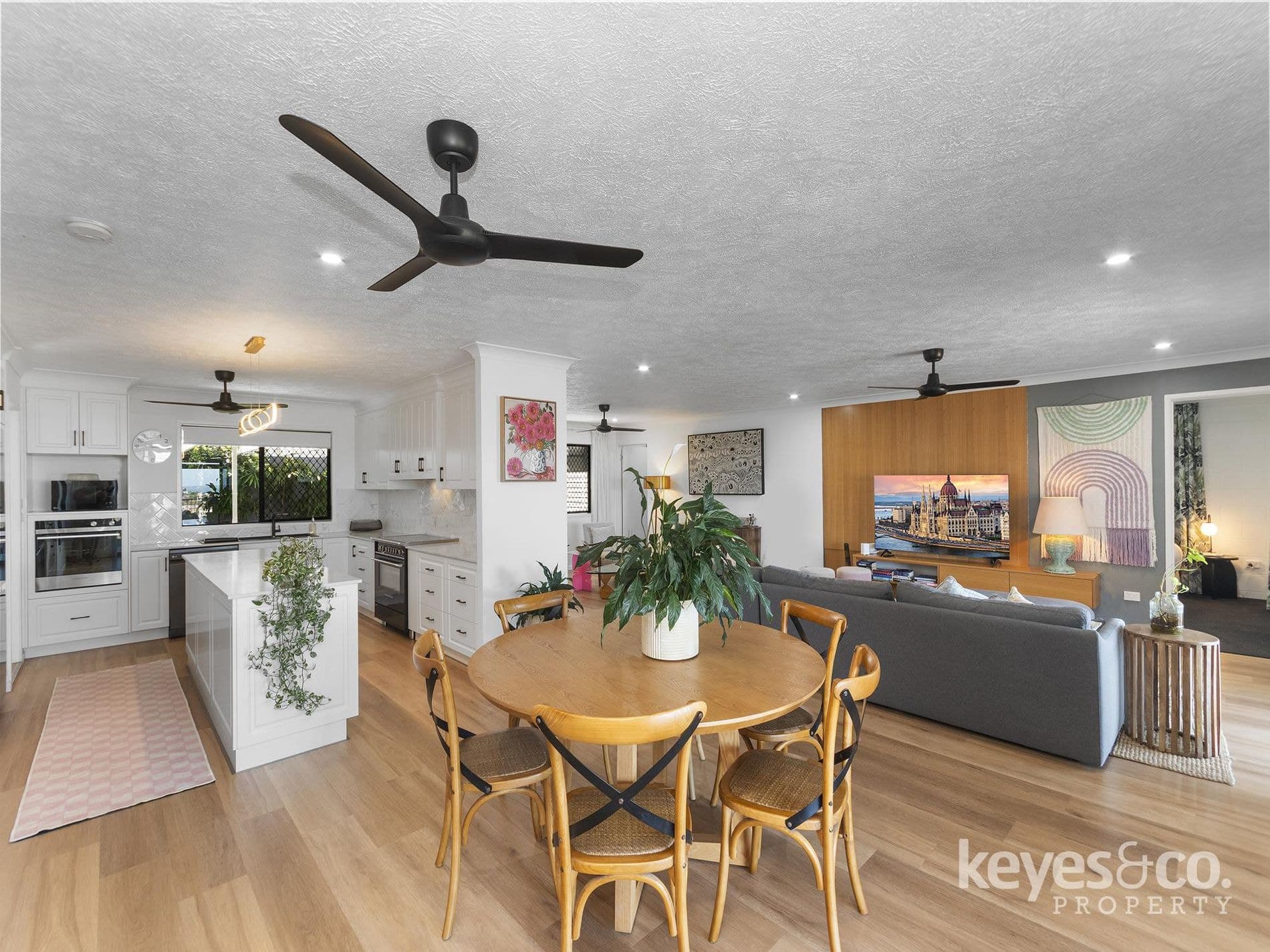 Two Homes in One - Luxury Dual Living on Castle Hill, 10 Balmoral Drive - Thumbnail 4