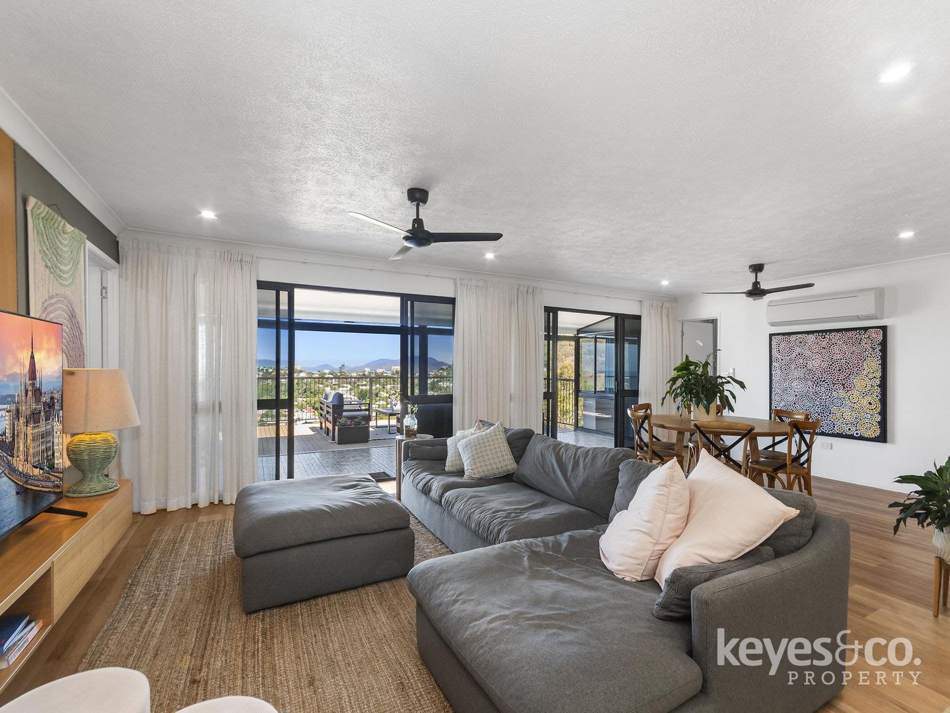Two Homes in One - Luxury Dual Living on Castle Hill, 10 Balmoral Drive - Thumbnail 7