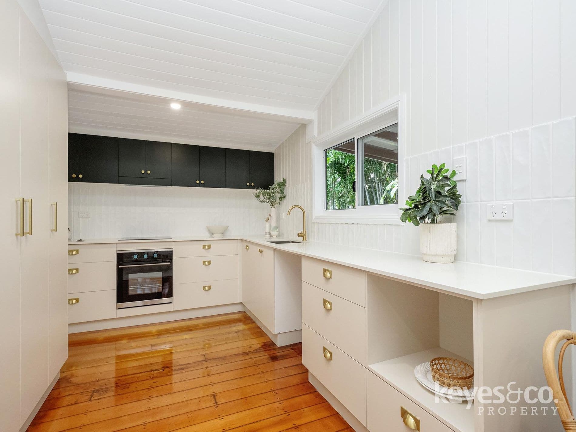 Celebrate This Christmas in Your New Home, 53 Cheyne Street - Thumbnail 4