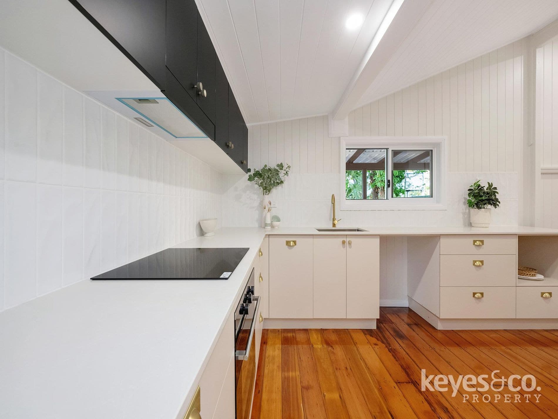 Celebrate This Christmas in Your New Home, 53 Cheyne Street - Thumbnail 5
