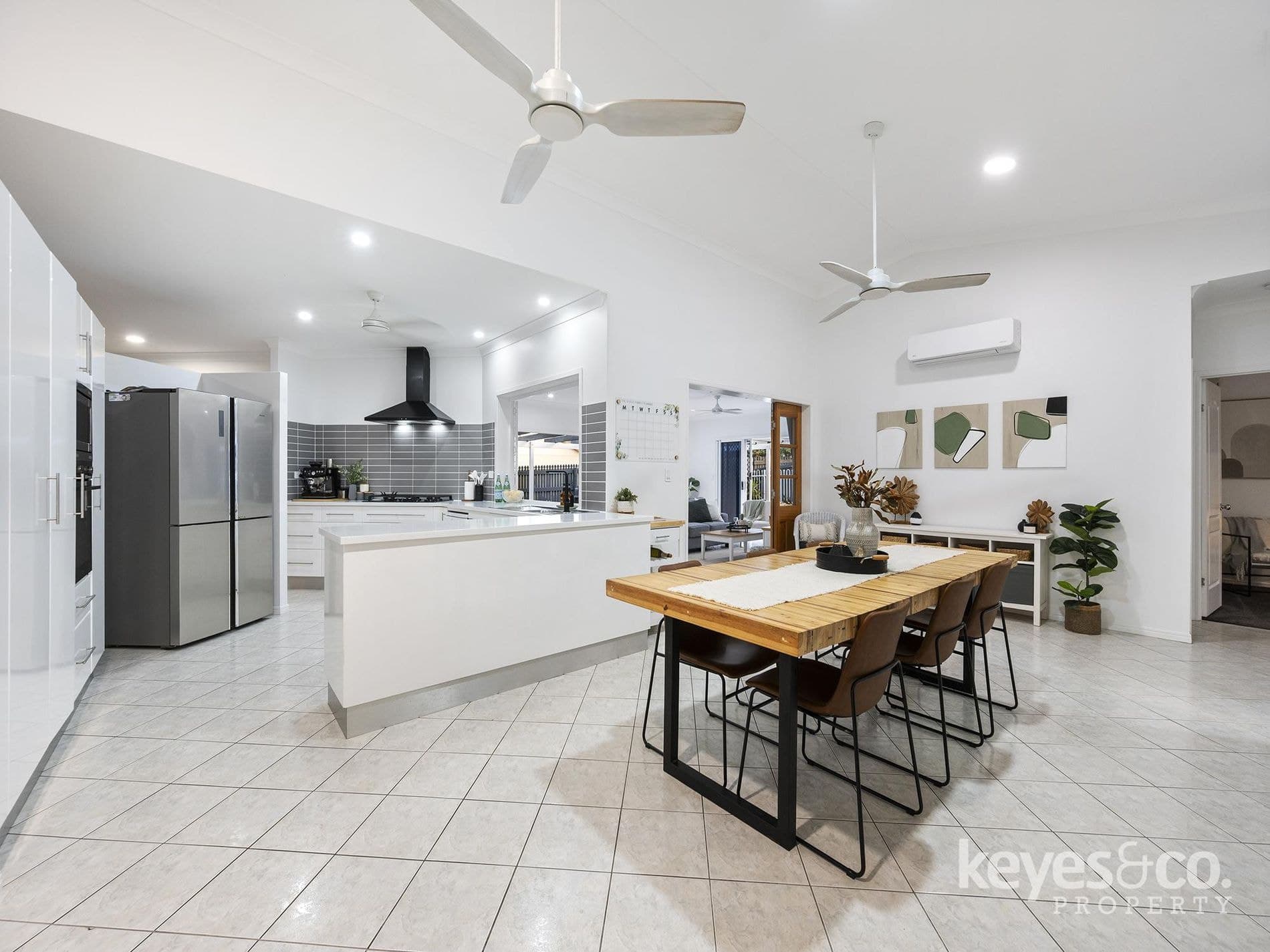 Rare 900m2 Gem Moments from Parkland & The River, 212 Riverside Boulevard - Thumbnail 3