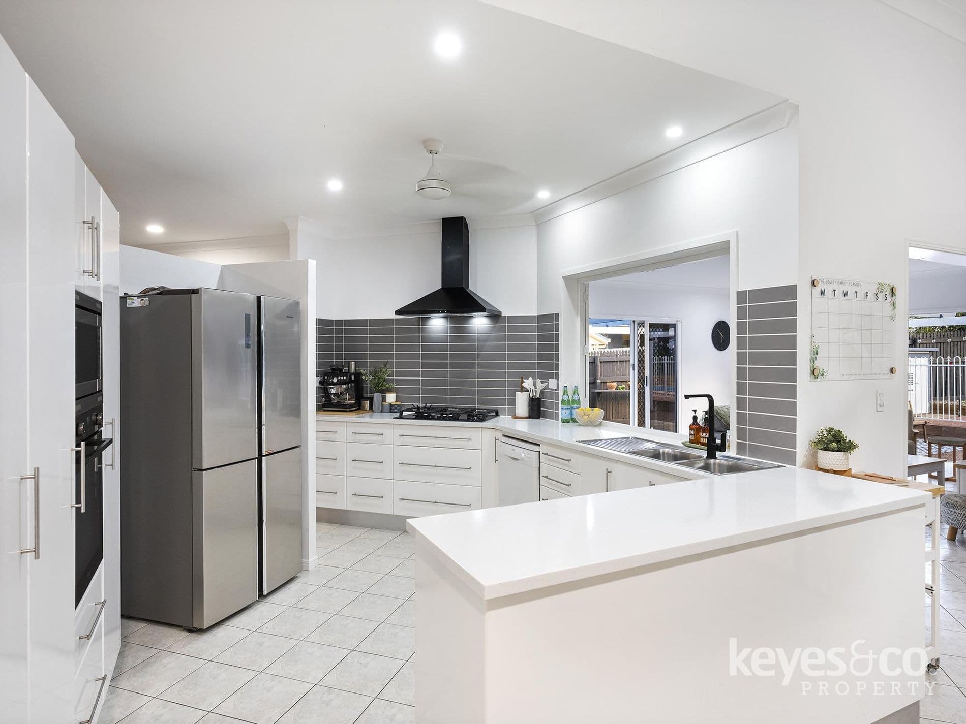 Rare 900m2 Gem Moments from Parkland & The River, 212 Riverside Boulevard - Thumbnail 4