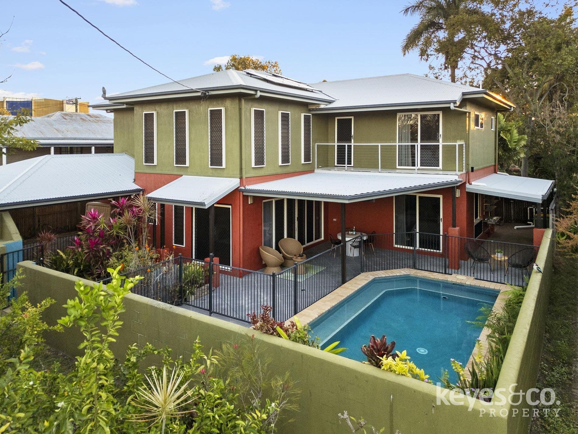 Luxury, Location, & Lifestyle - 5-Bed Family Home with Pool, 2a Alroy Street - Image 1
