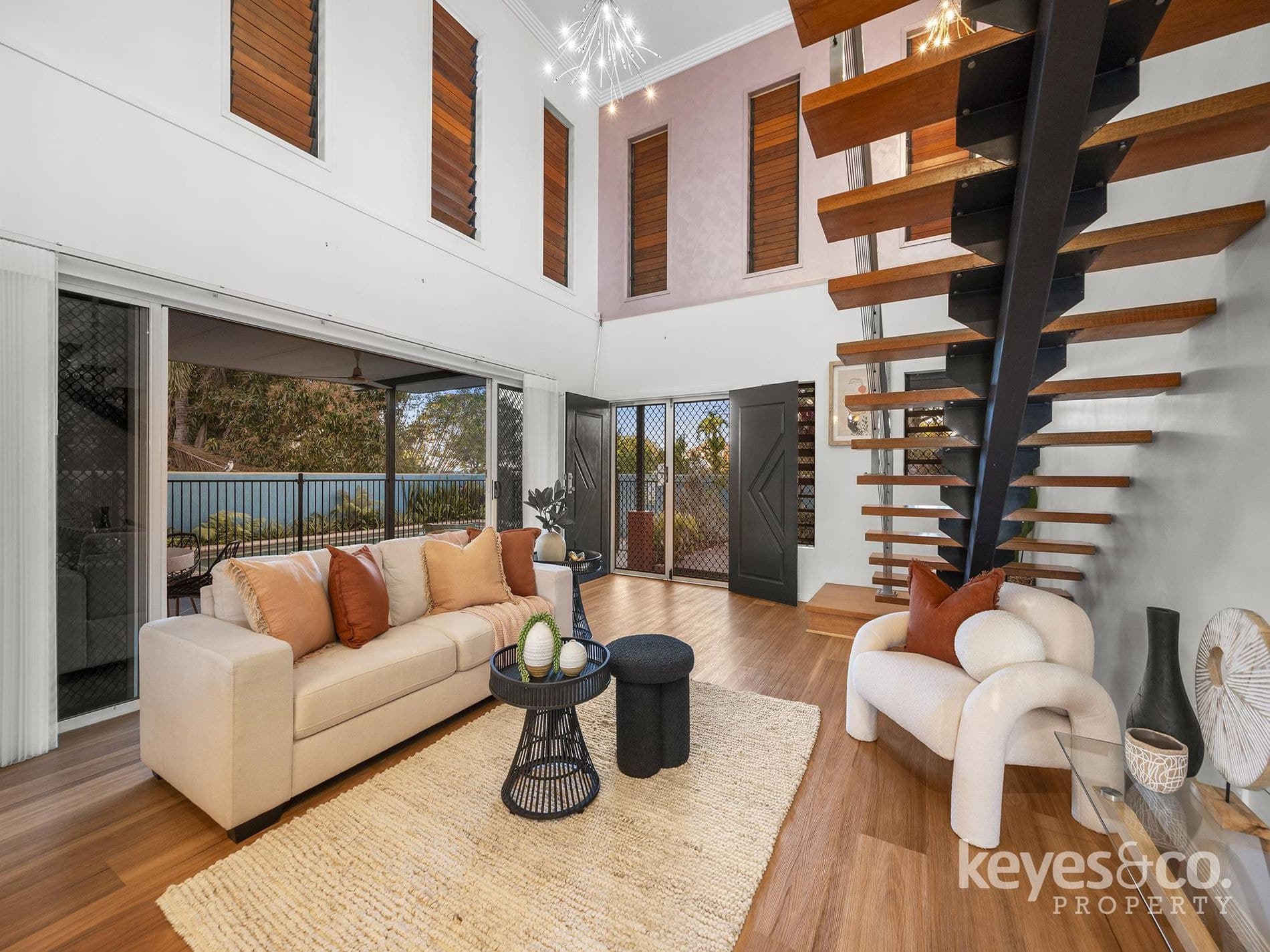 Luxury, Location, & Lifestyle - 5-Bed Family Home with Pool, 2a Alroy Street - Thumbnail 5