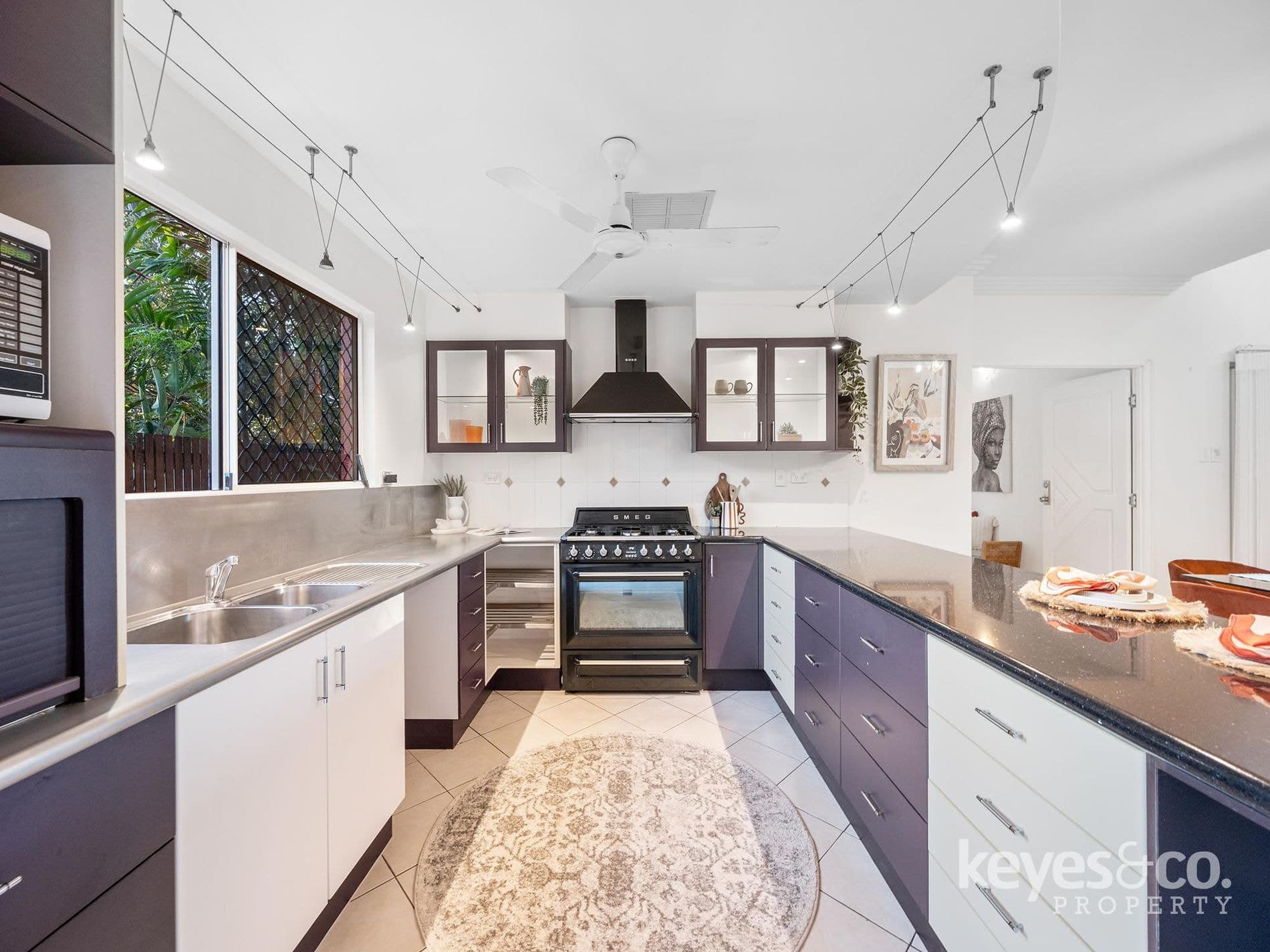 Luxury, Location, & Lifestyle - 5-Bed Family Home with Pool, 2a Alroy Street - Thumbnail 6