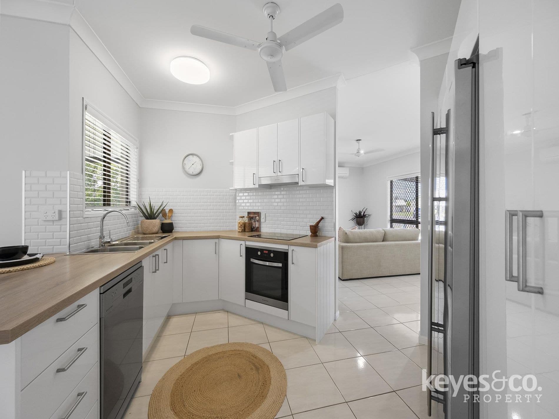 Spacious Family Living with Room for It All, 6 Viola Court - Thumbnail 3