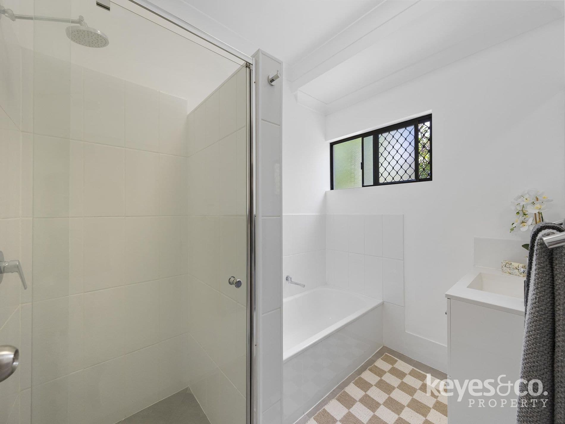 Spacious Family Living with Room for It All, 6 Viola Court - Thumbnail 8