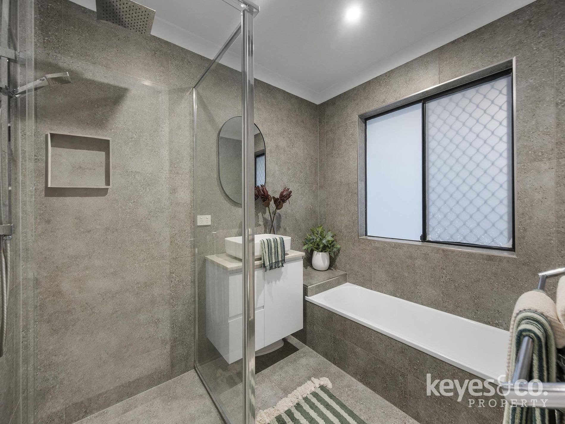 Modern Family Living in a Quiet Court Setting, 5 Edgewater Terrace - Thumbnail 7
