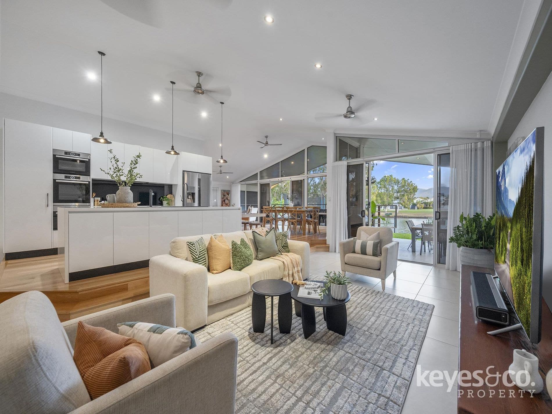 Lakefront Luxury, Designed for Entertaining, 17 Edgewater Terrace - Thumbnail 4