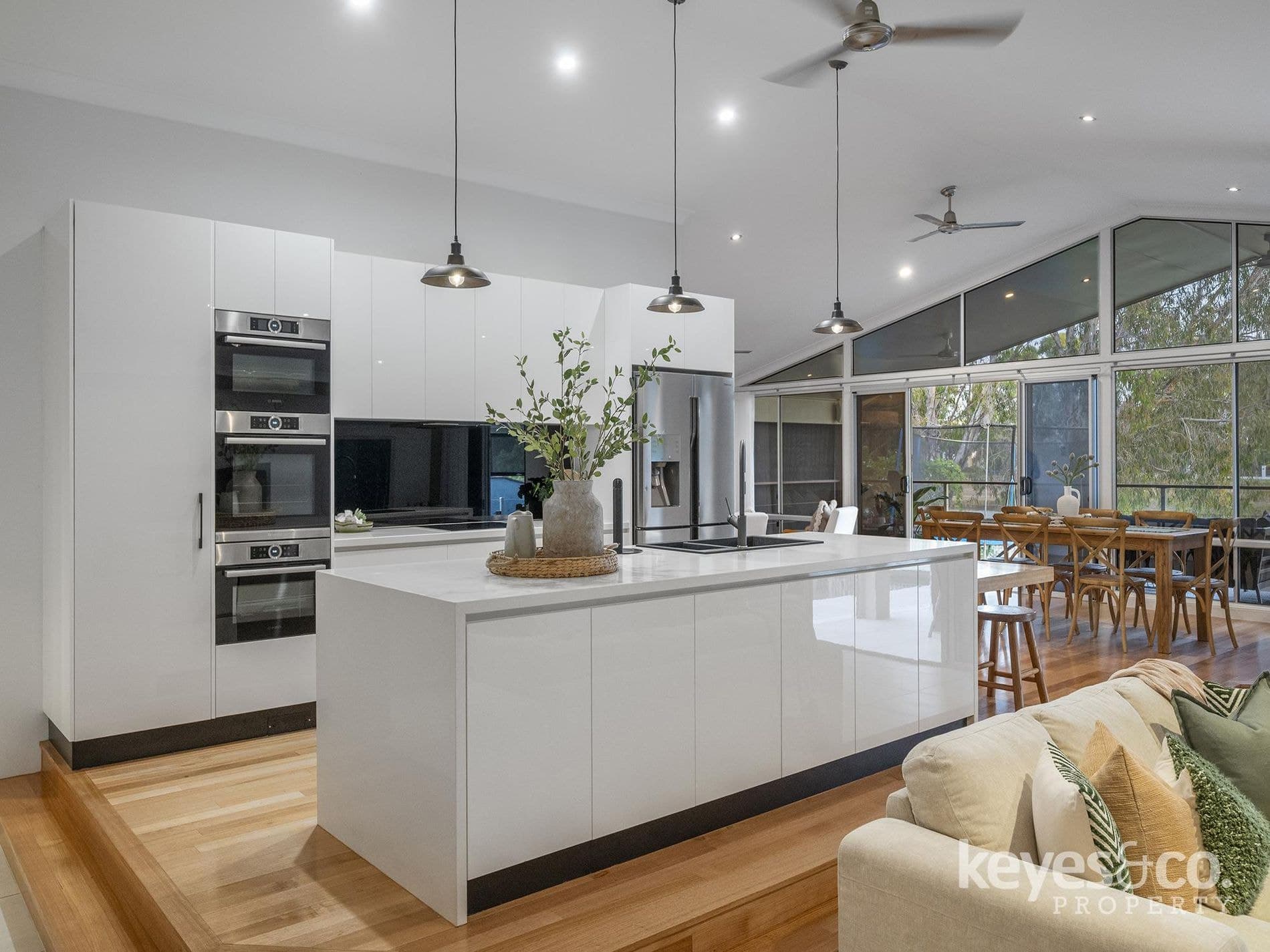 Lakefront Luxury, Designed for Entertaining, 17 Edgewater Terrace - Thumbnail 5