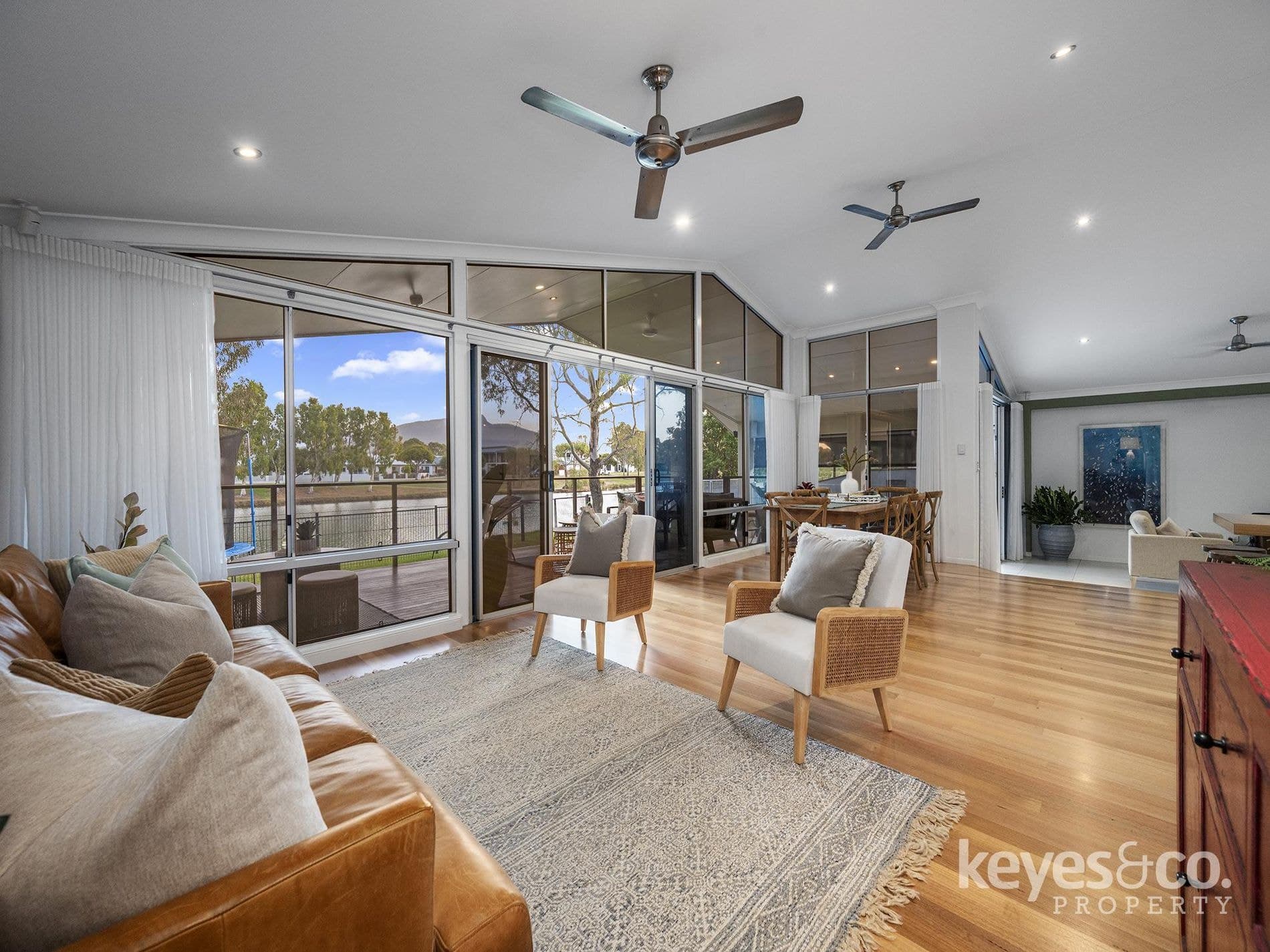Lakefront Luxury, Designed for Entertaining, 17 Edgewater Terrace - Thumbnail 6