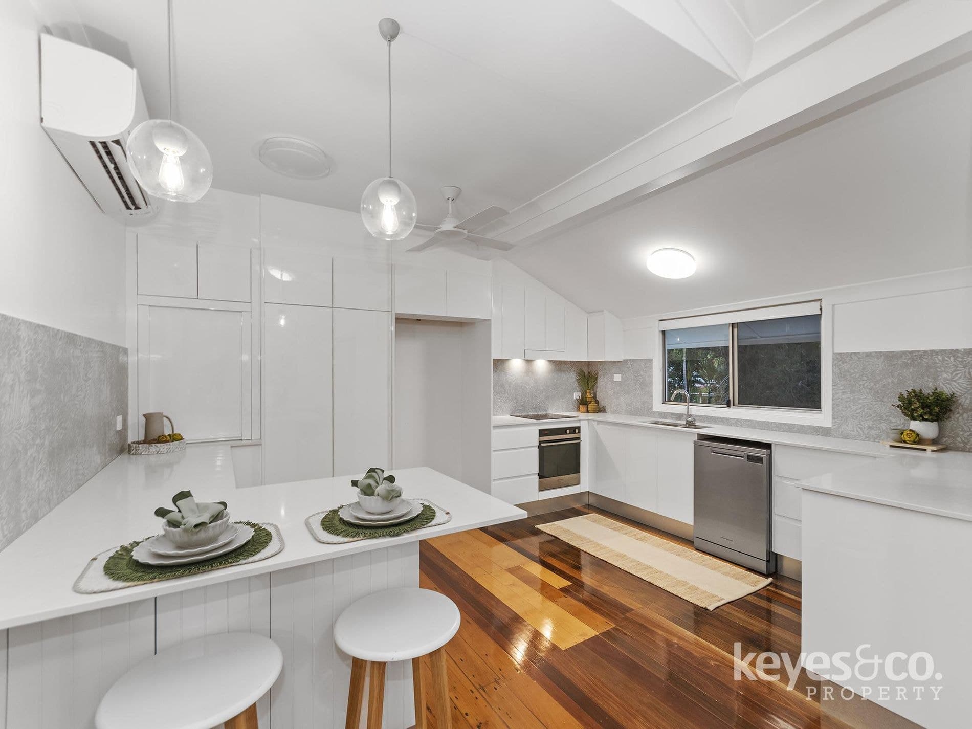 Dual-Living Queenslander With Two Kitchens & Four Bathrooms!, 13 Ackers Street - Thumbnail 5