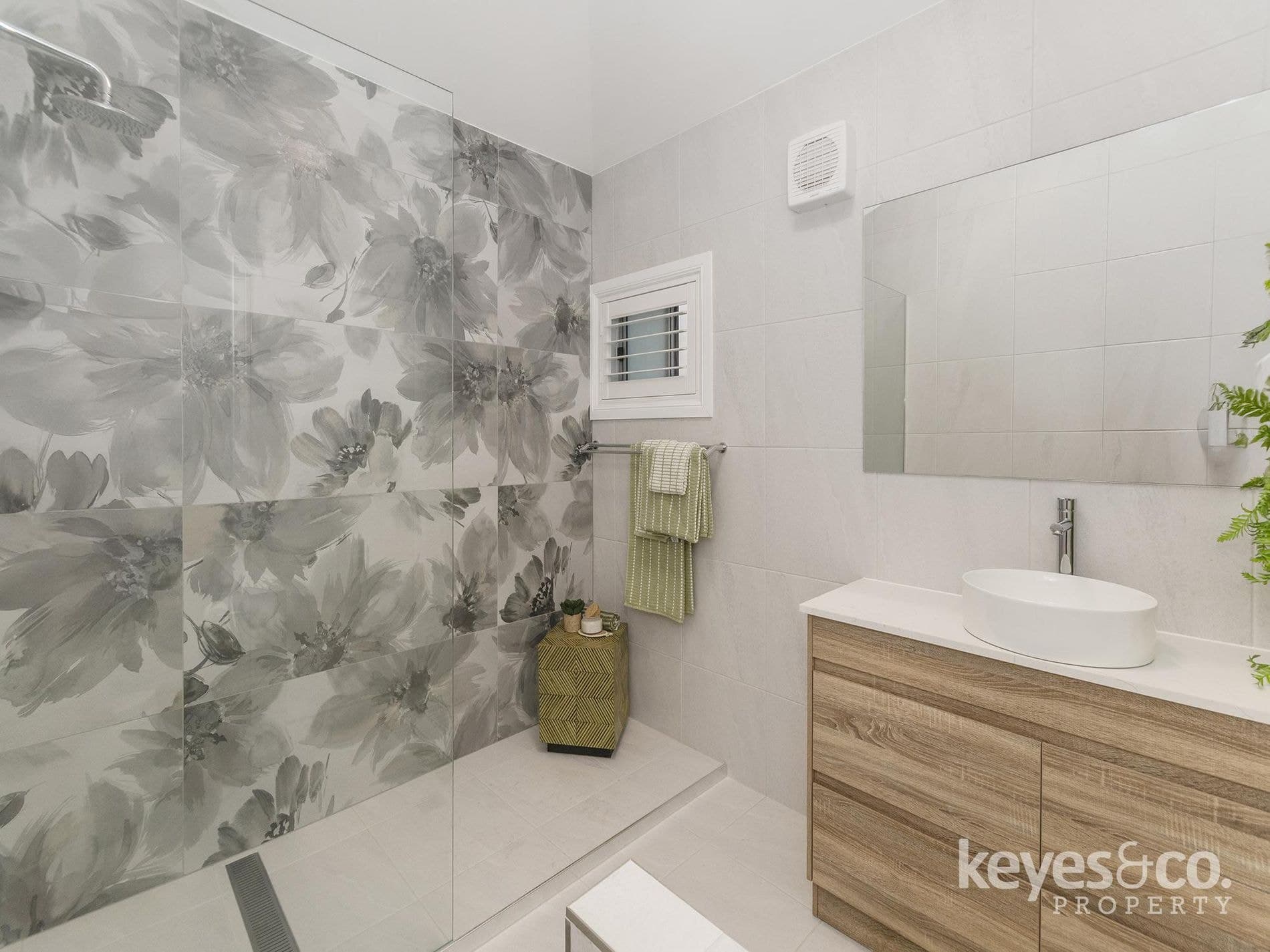 Dual-Living Queenslander With Two Kitchens & Four Bathrooms!, 13 Ackers Street - Thumbnail 7