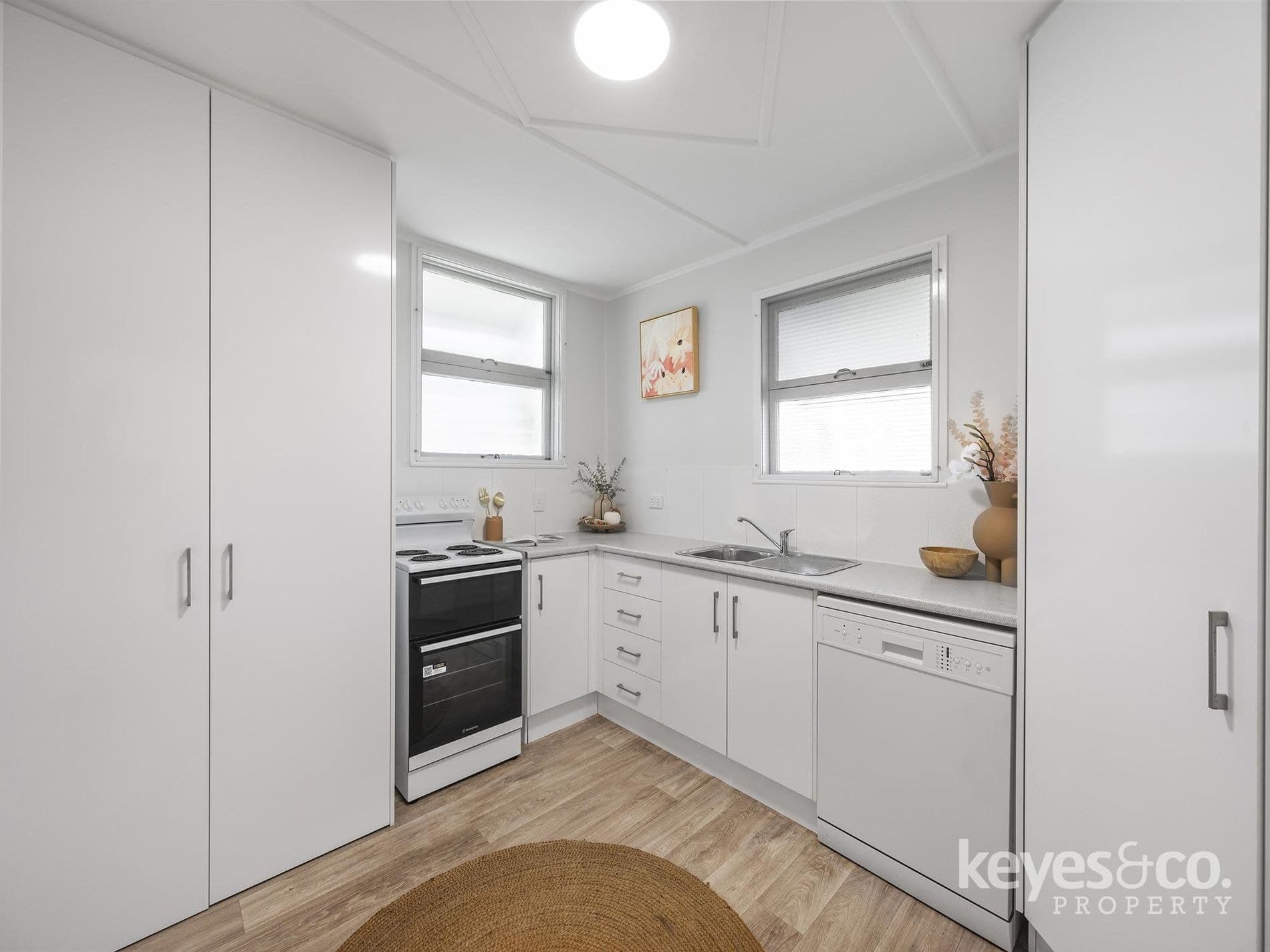Charming Renovated Cottage in the Heart of Hermit Park, 5 Armstrong Street - Thumbnail 3